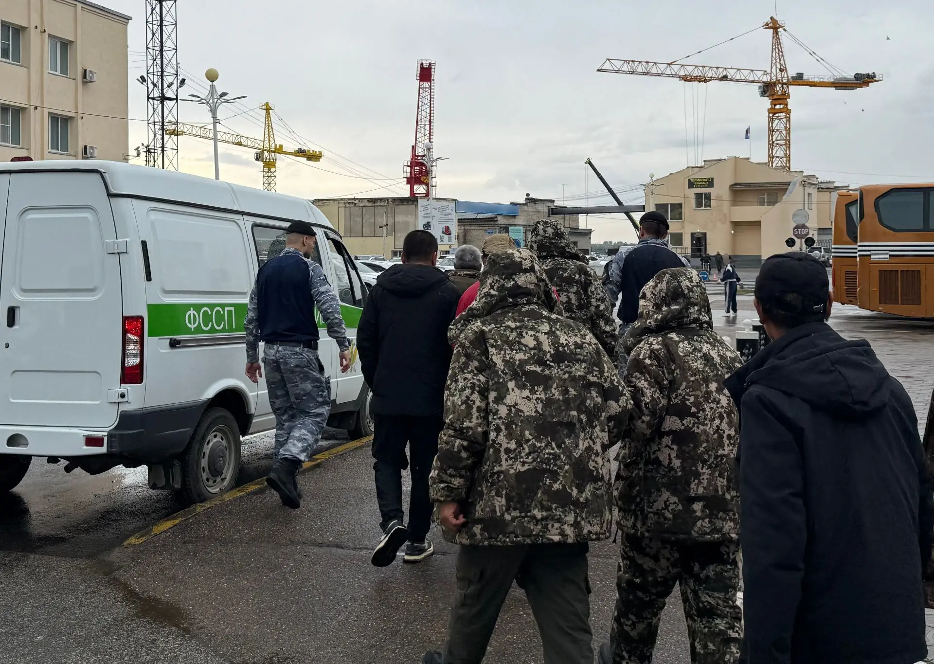 ⚖️ Судебные приставы выдворили из России 20 китайцев, работавших на золотом прииске в Т...