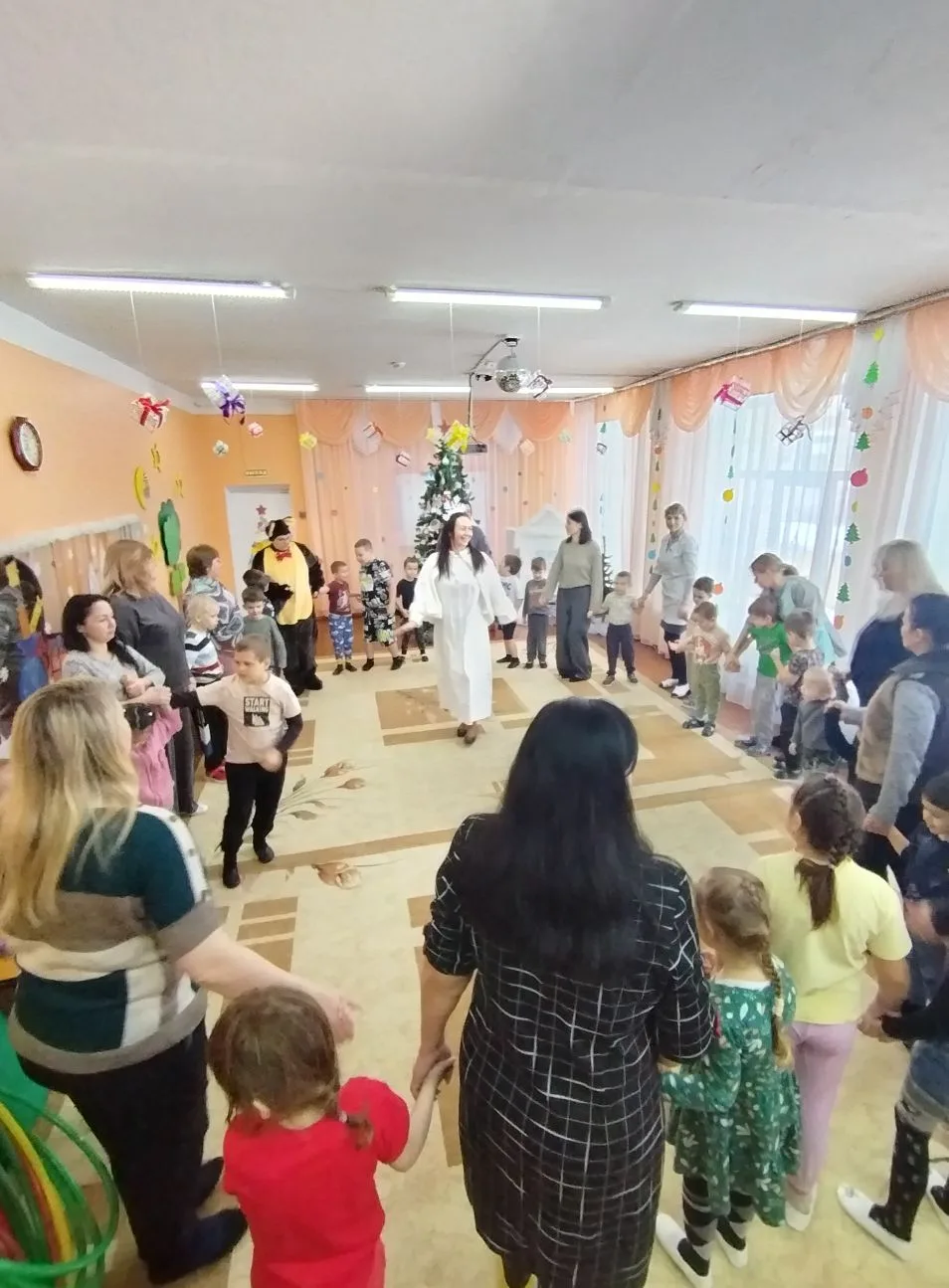 В детском саду прошла дискотека «Прощание с ёлочкой»🎄