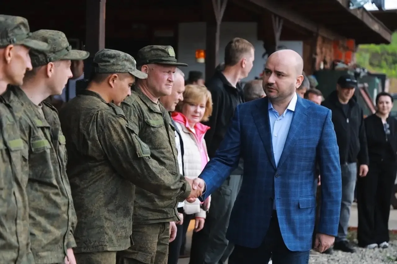 Губернатор Вячеслав Федорищев сегодня утром посетил в Новокуйбышевске стрелковый компле...