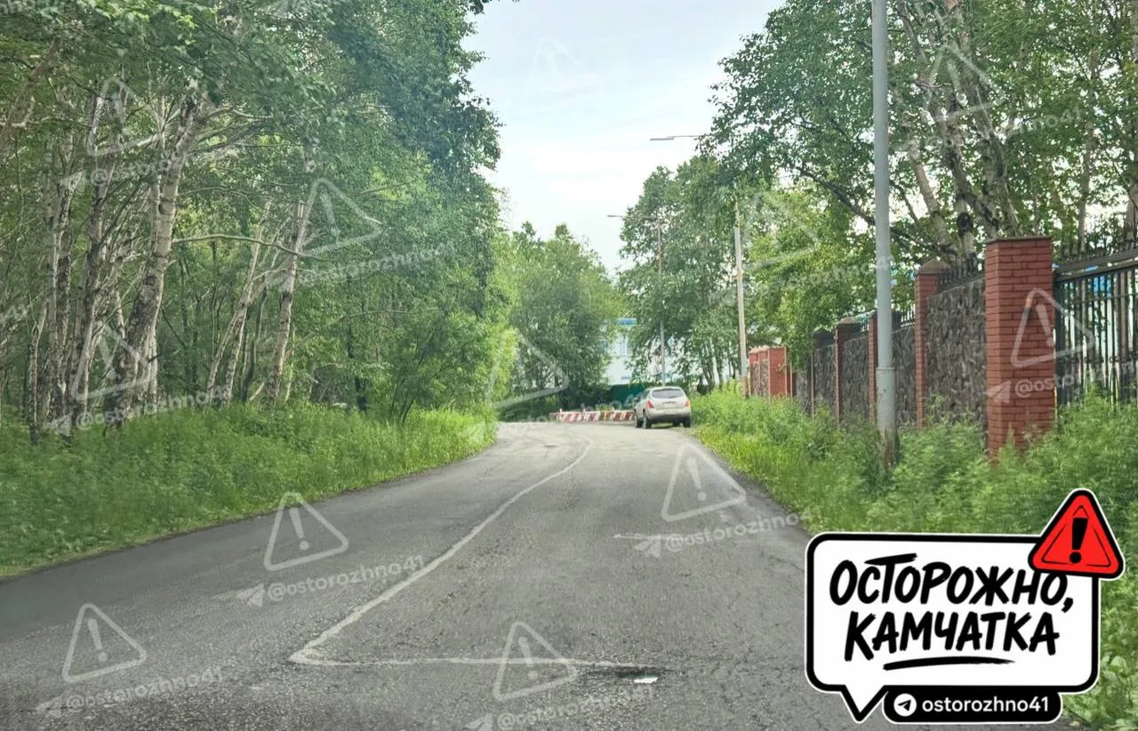 🔞  Осторожно, нет обочин

#намприлетело 
«Приходится ходить по дороге, так как обочин нет по сути, 
