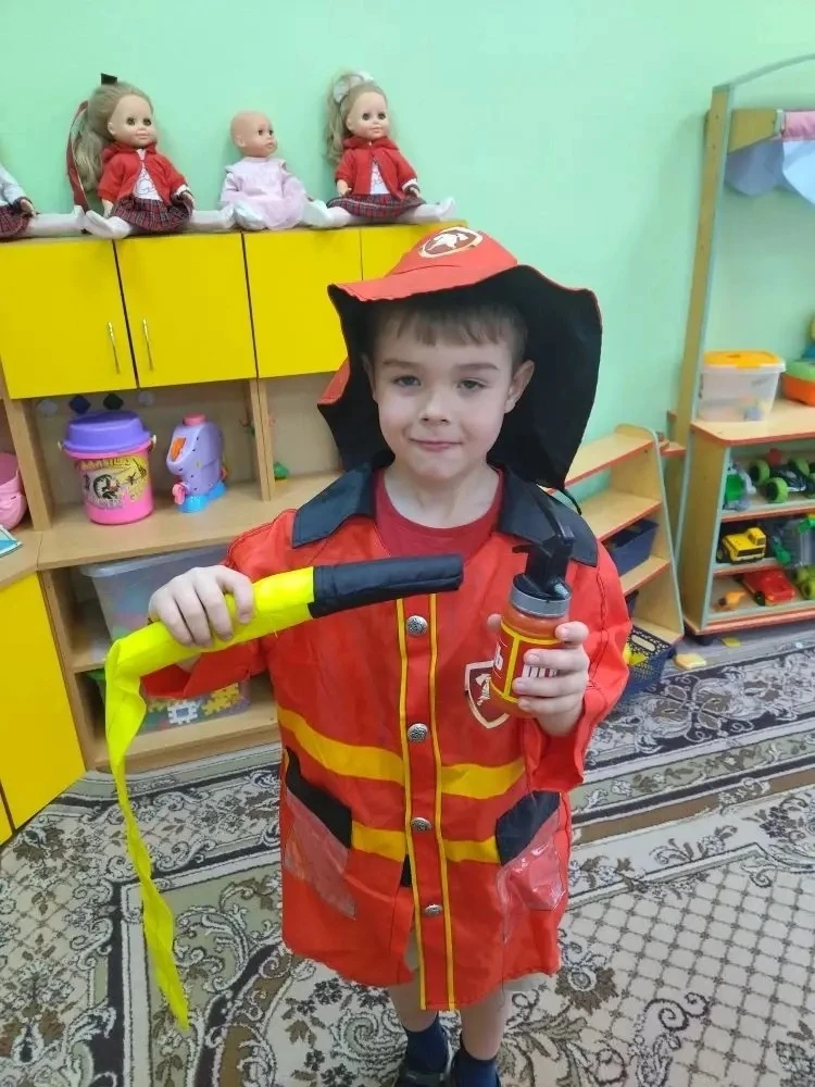🧯ПОЖАРНАЯ БЕЗОПАСНОСТЬ!   👩‍🚒30 апреля - День Пожарной охраны!  В этот день мы провели в группах тем