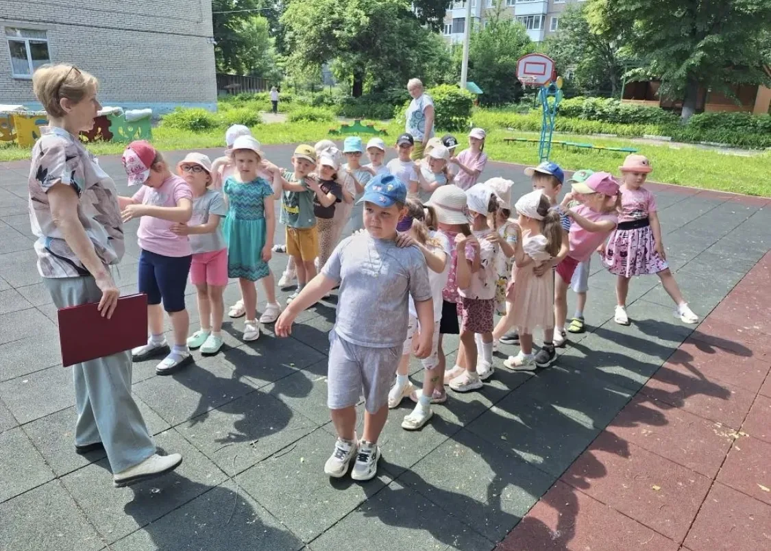 🎉 День дружбы, веселье с библиотекой! 🎉
Чудесный День дружбы в детском саду! 
🥳 Дети вместе с вос