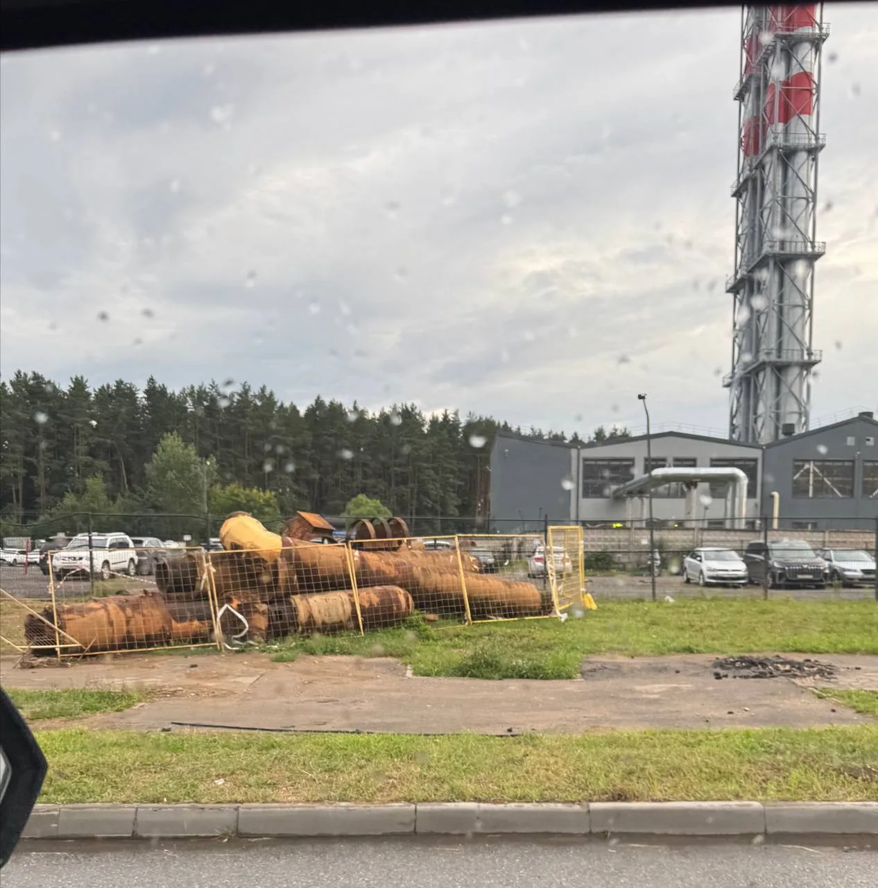 Труба появилась в Дрожжино.

Да не одна, а с подружками.

Вы думаете, что решили ограничить движение