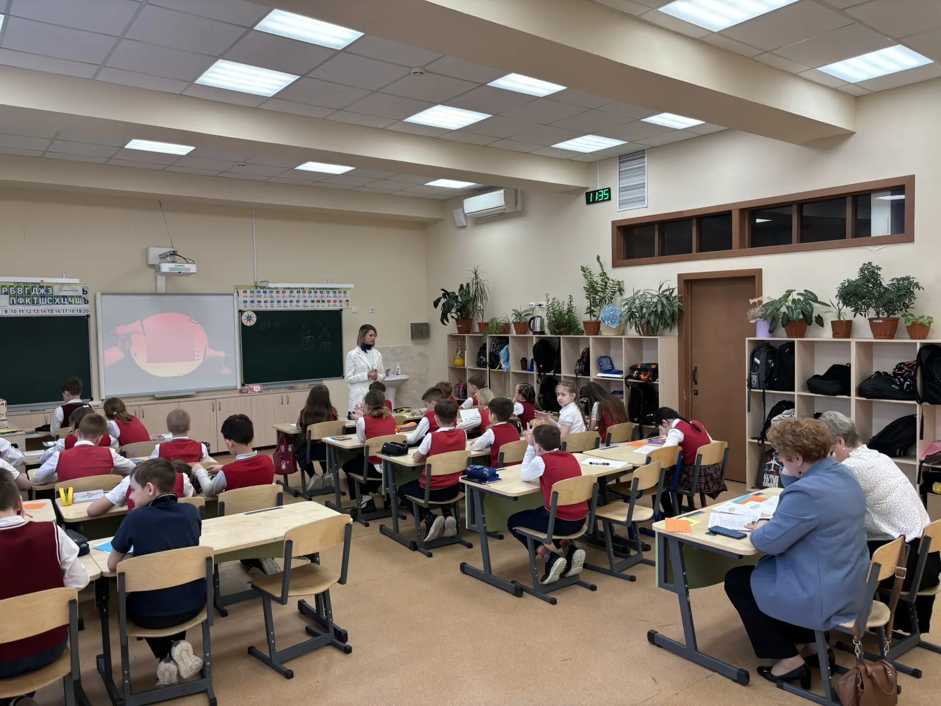 ⭐️ Сегодня в нашем Центре образования прошёл фестиваль педагогических идей «Современный урок»!  Учит