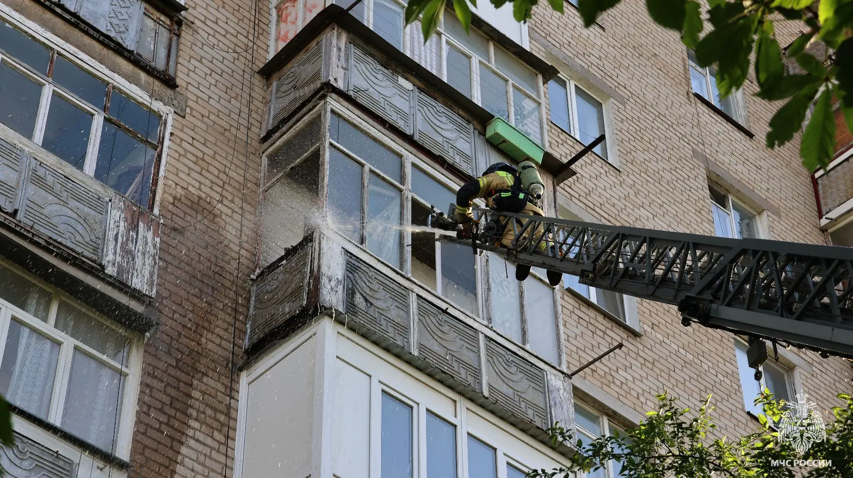 ❗В Мелитополе ликвидировали возгорание на балконе многоэтажного дома  На место оперативно прибыли ог