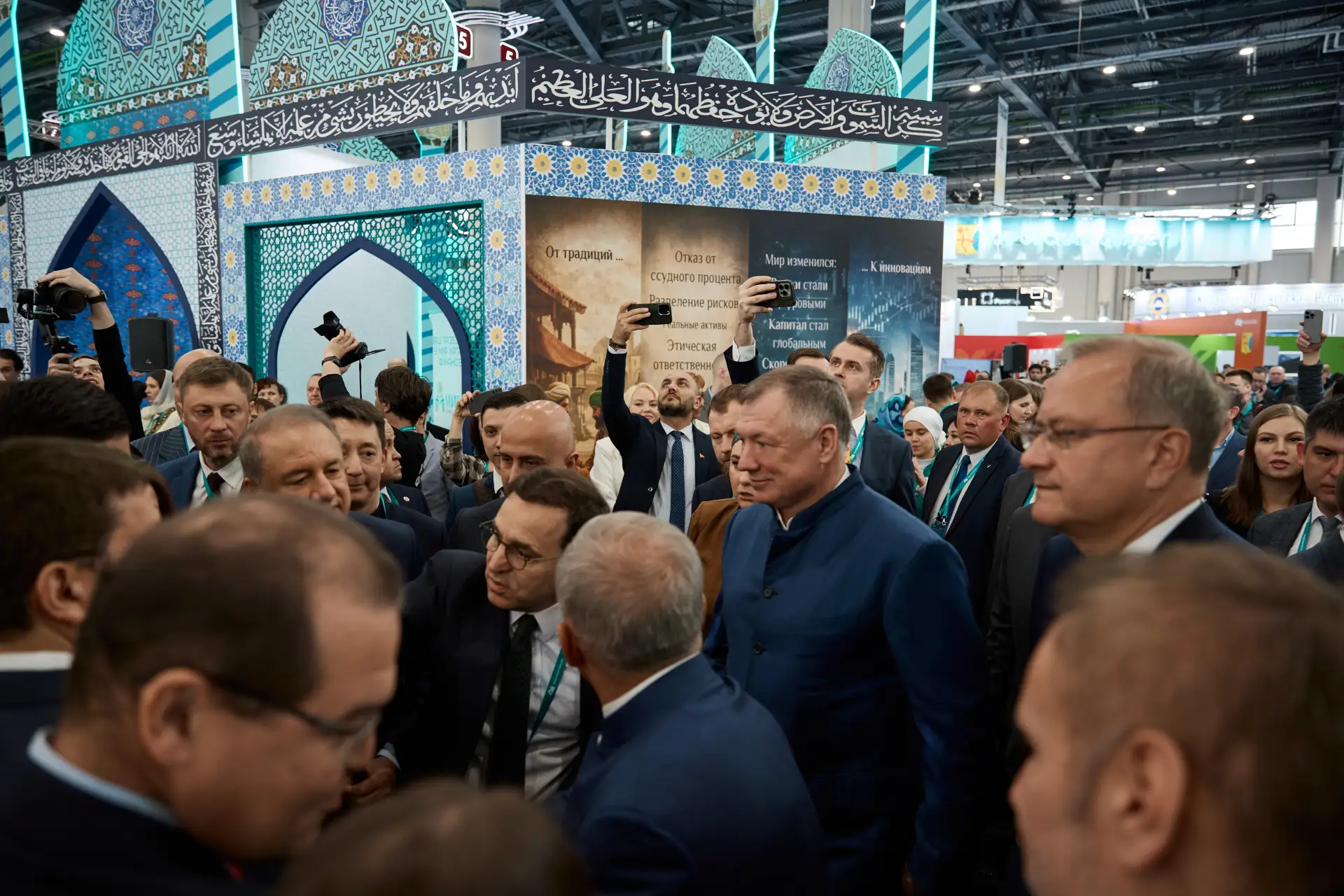 Марат Хуснуллин принимает участие в работе XVII Международного экономического форума «Россия – Ислам