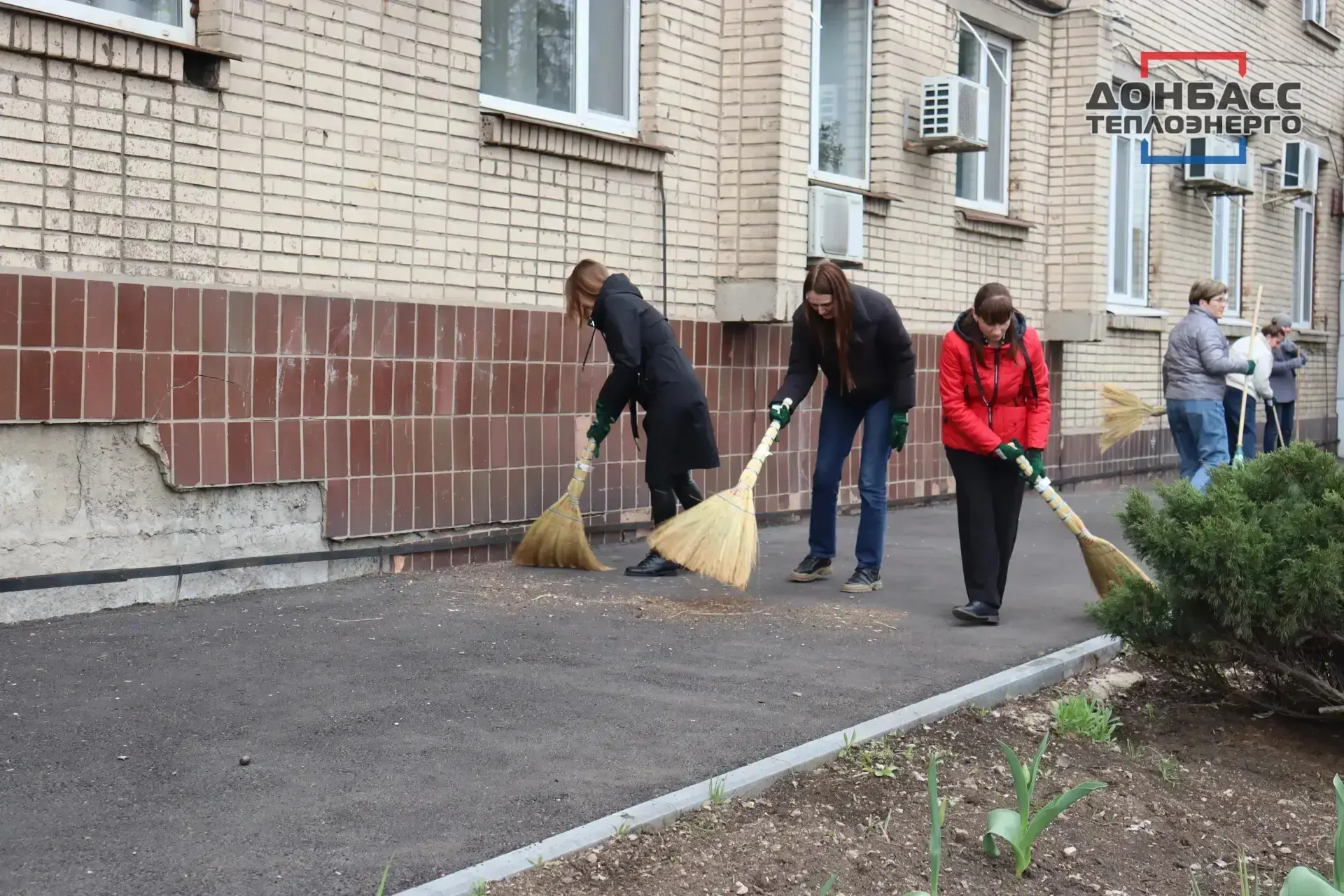 НАВОДИМ ЧИСТОТУ И ПОРЯДОК НА ТЕРРИТОРИИ НАШЕГО ОБЩЕГО ДОМА – ДНР:  «ДОНБАССТЕПЛОЭНЕРГО» ПРИНЯЛО УЧАС