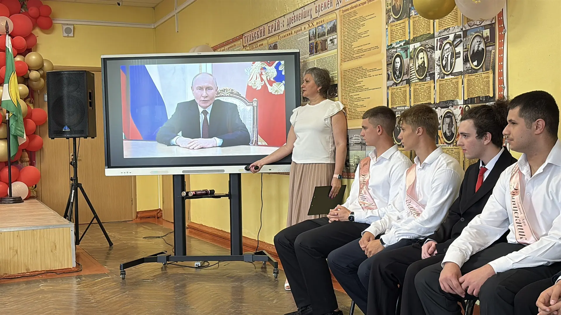 Сегодня в нашей школе состоялась Церемония торжественного вручения аттестатов выпускникам 11 классов