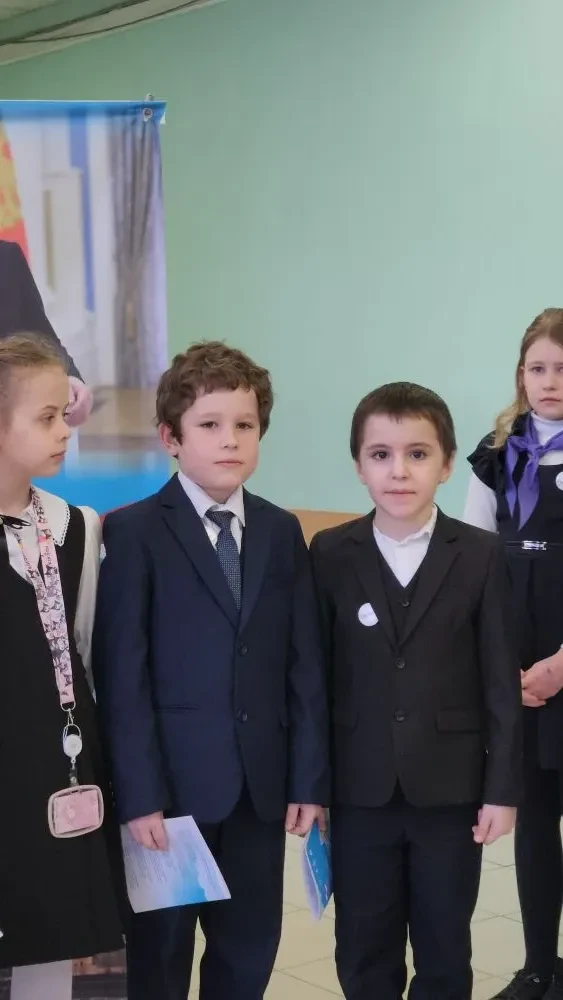 🦅 Пополнение в рядах «Орлят России»! Сегодня в нашей школе прошло торжественное посвящение первоклас