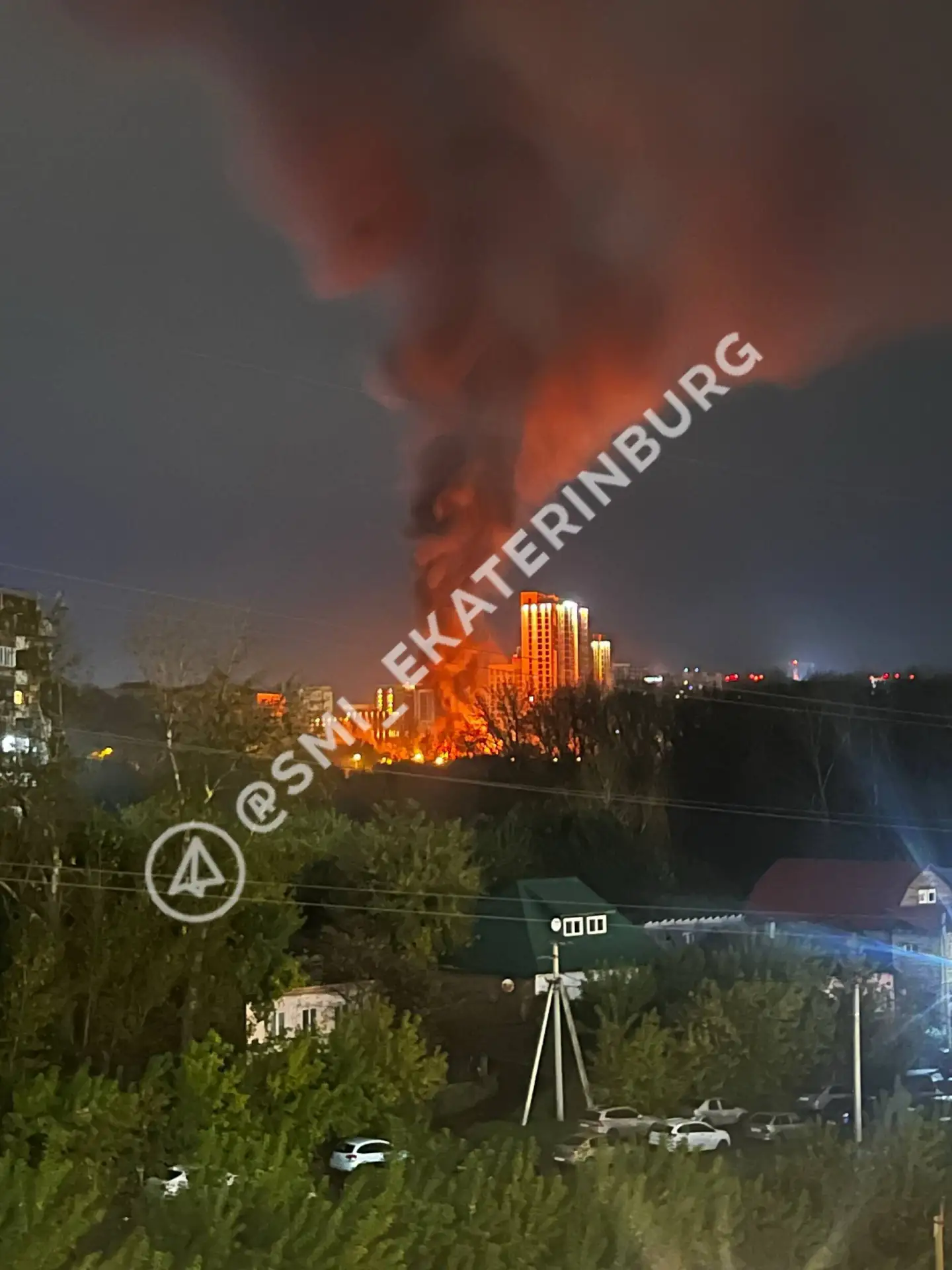 🔥 Ночью в Уктусе полыхало так, что просыпались даже те, кто обычно спит до обеда