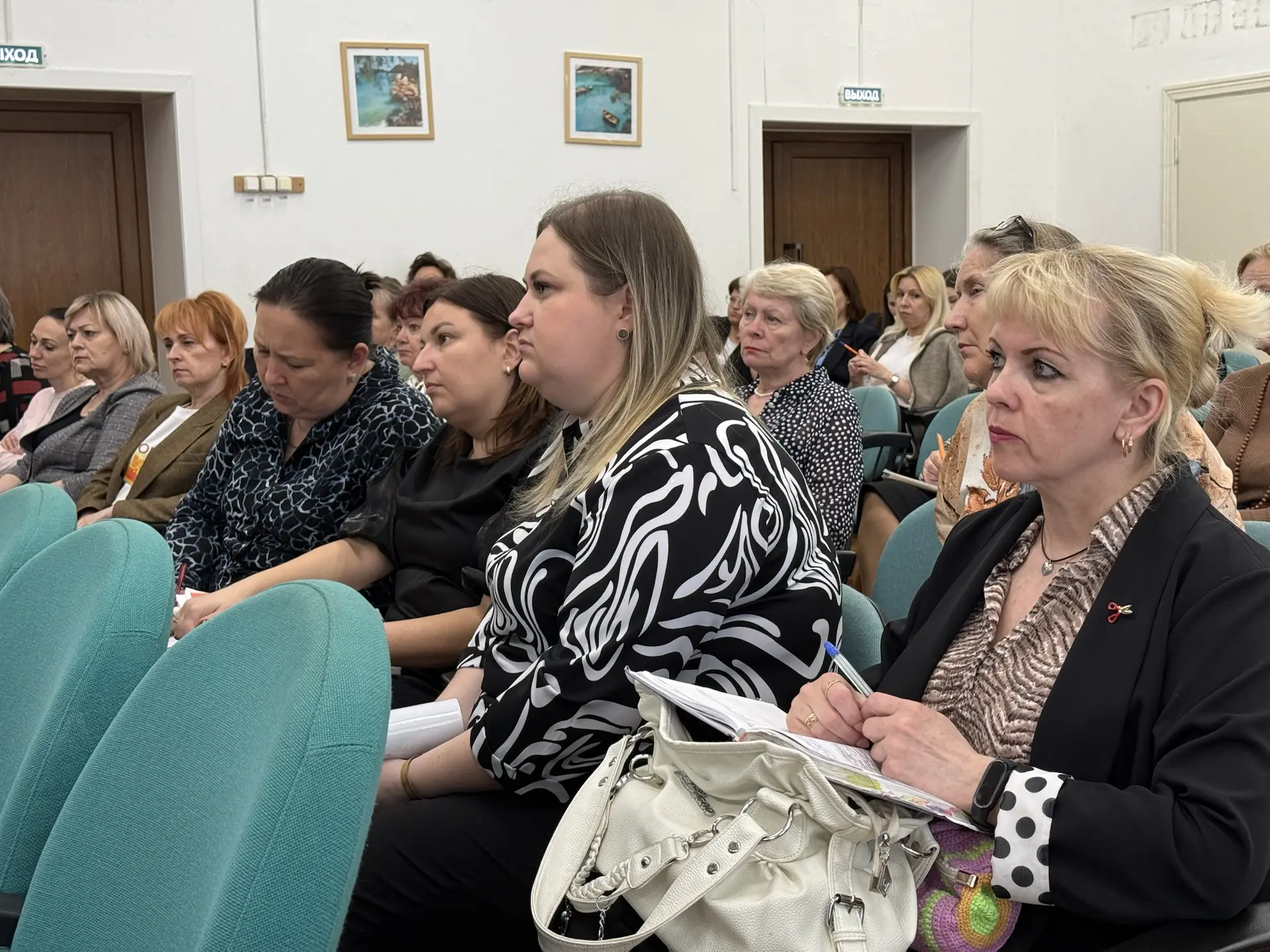 📢 В гимназии для педагогов состоялась профилактическая встреча с заместителем начальника отдела угол
