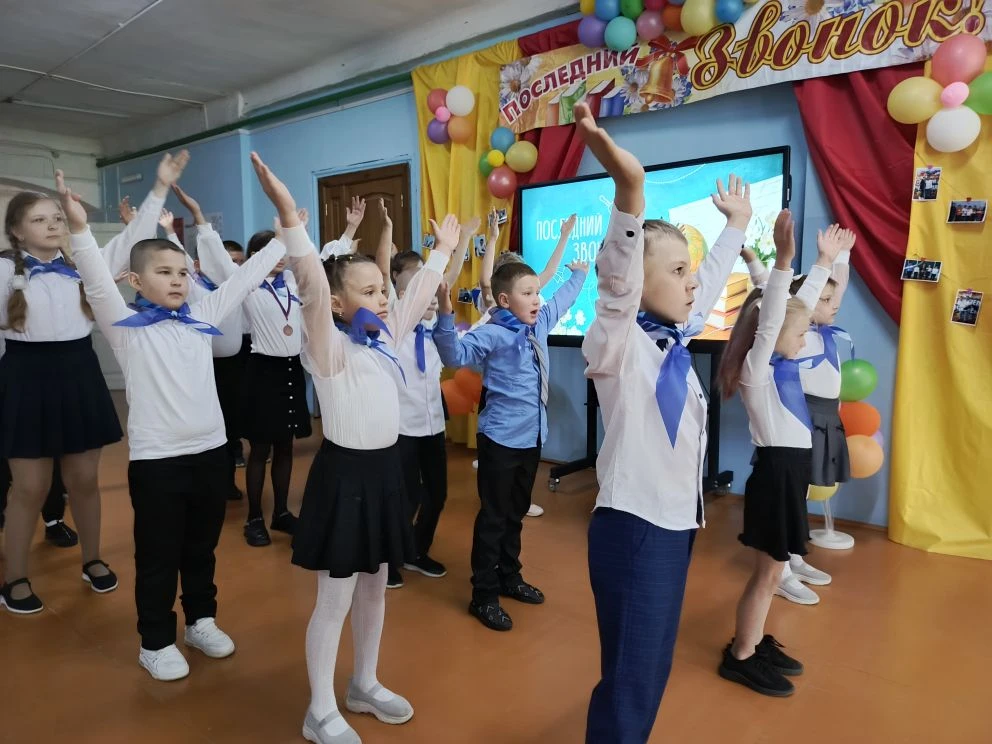 🎉 Последний звонок — подводим итоги года и встречаем новые начинания! 🎉