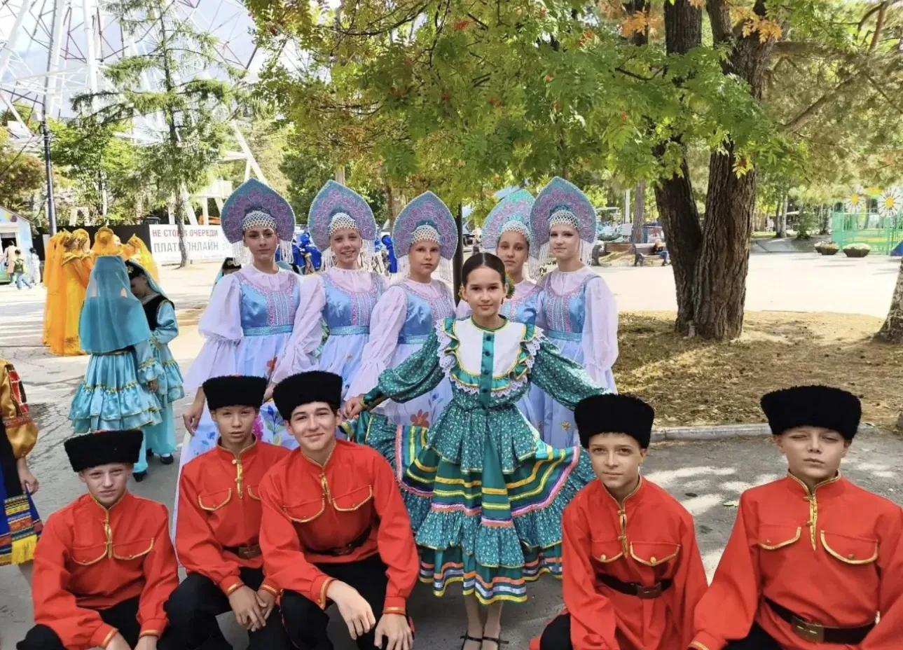 Максим Шевченко, ученик 4В класса, в составе хореографического коллектива «Сахалинские ...