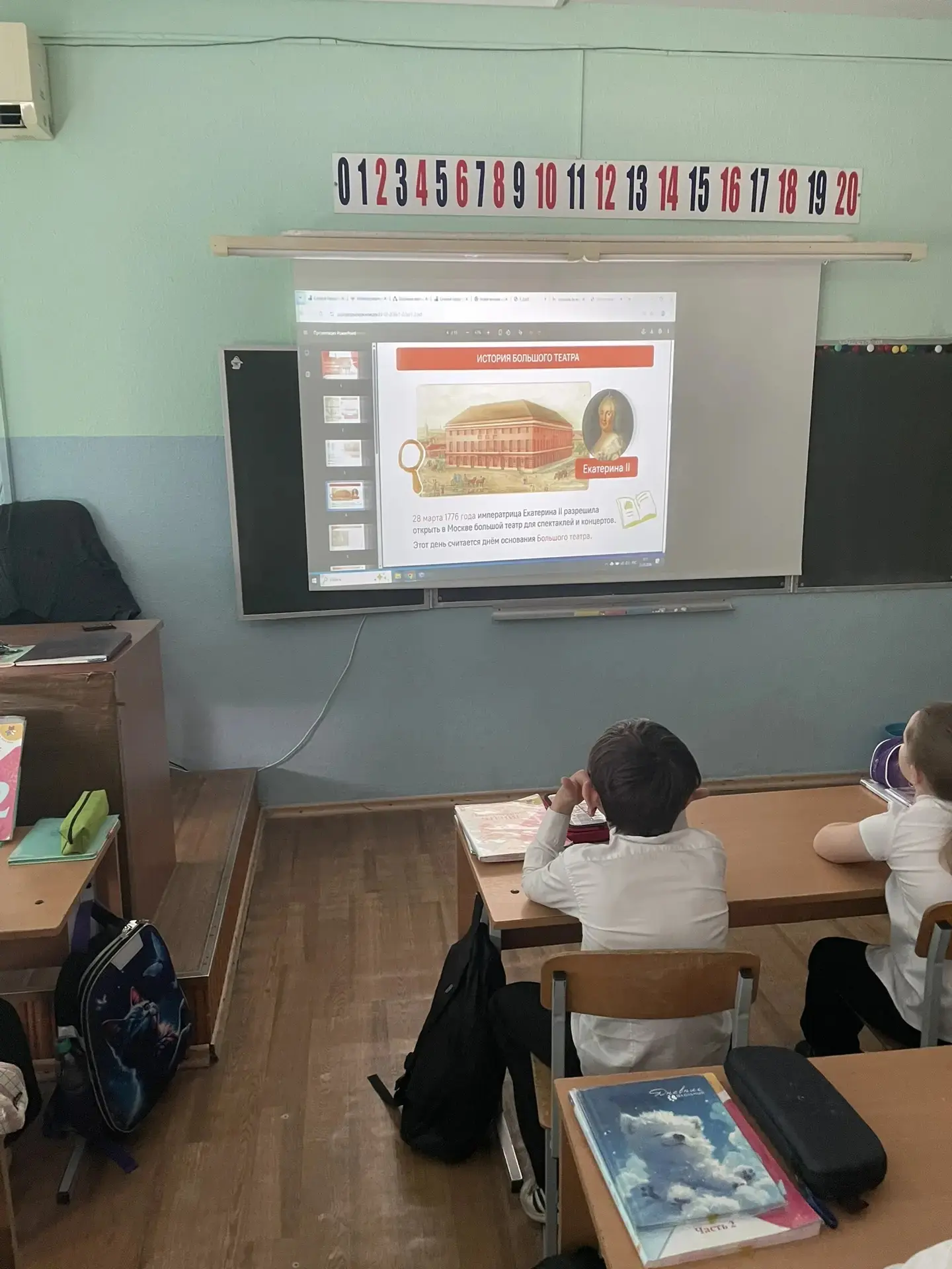 🇷🇺 Сегодня в нашей школе прошло очередное занятие из цикла «Разговоры о важном». Тема встречи объеди