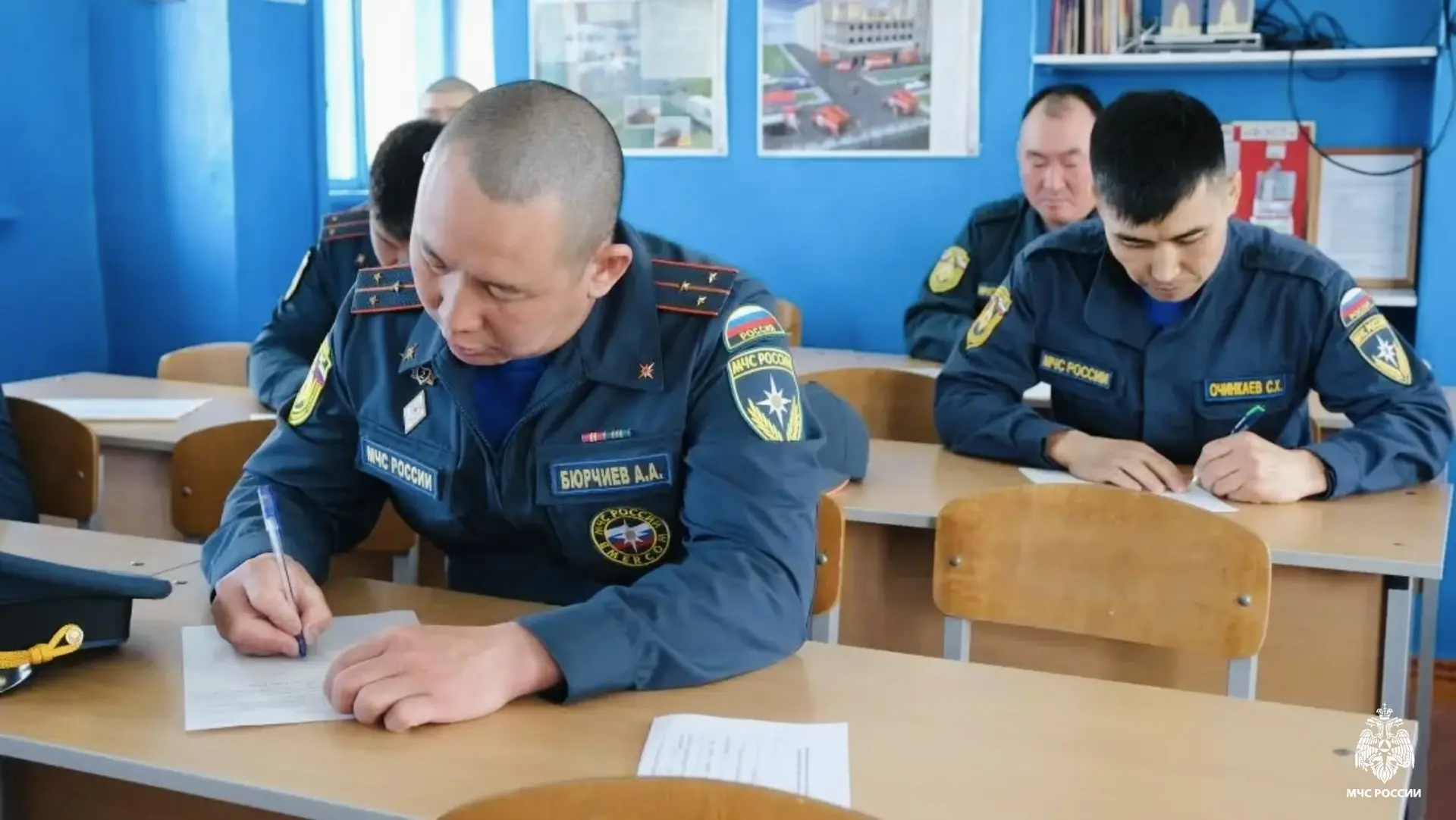 🚒 Калмыцкие огнеборцы сдали зачеты на допуск к работе в СИЗОД  ✅ Организация работы газодымозащитной