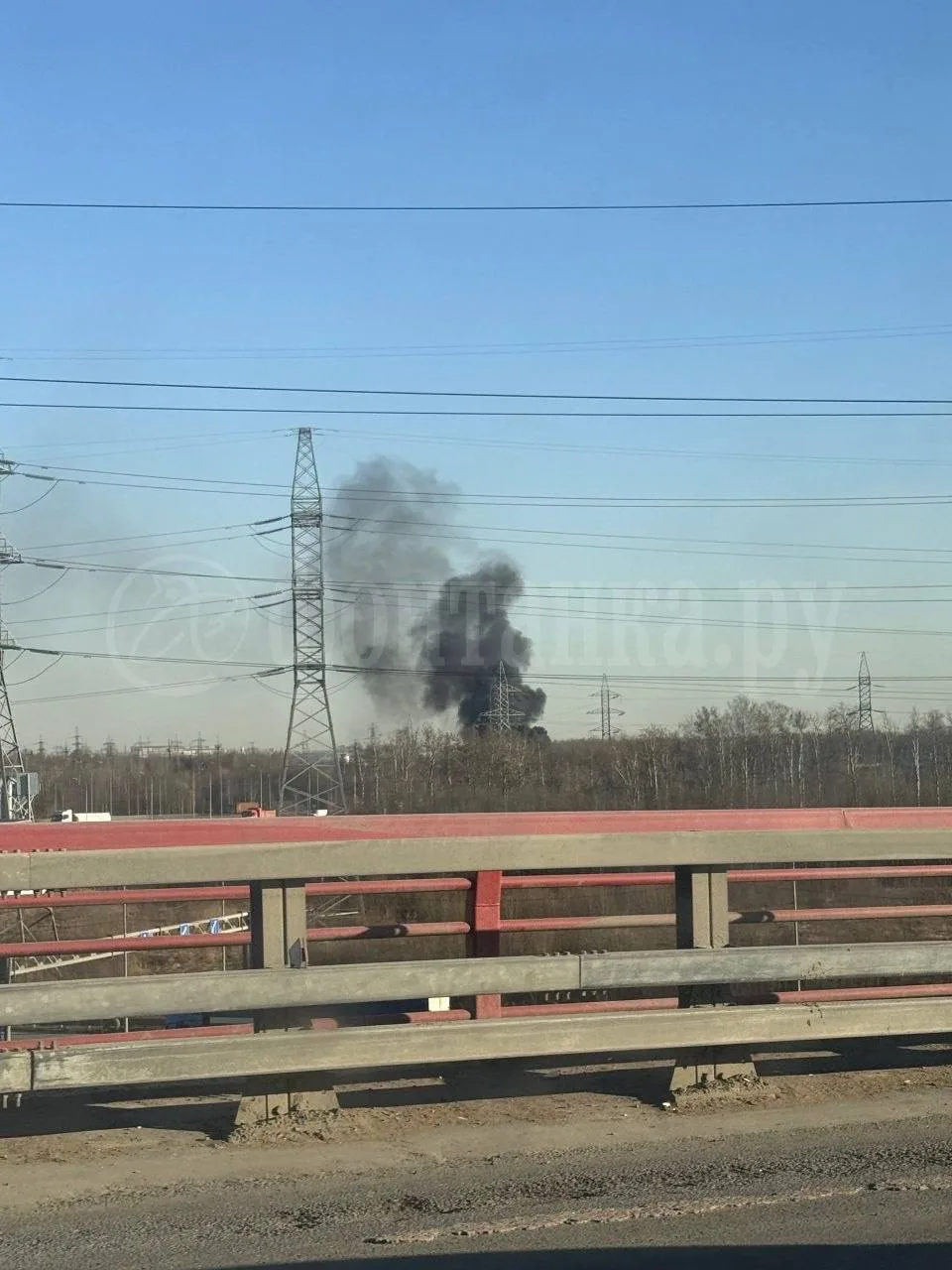 🔥 Чёрный дым на Софийской: горели бытовка и бензовозы