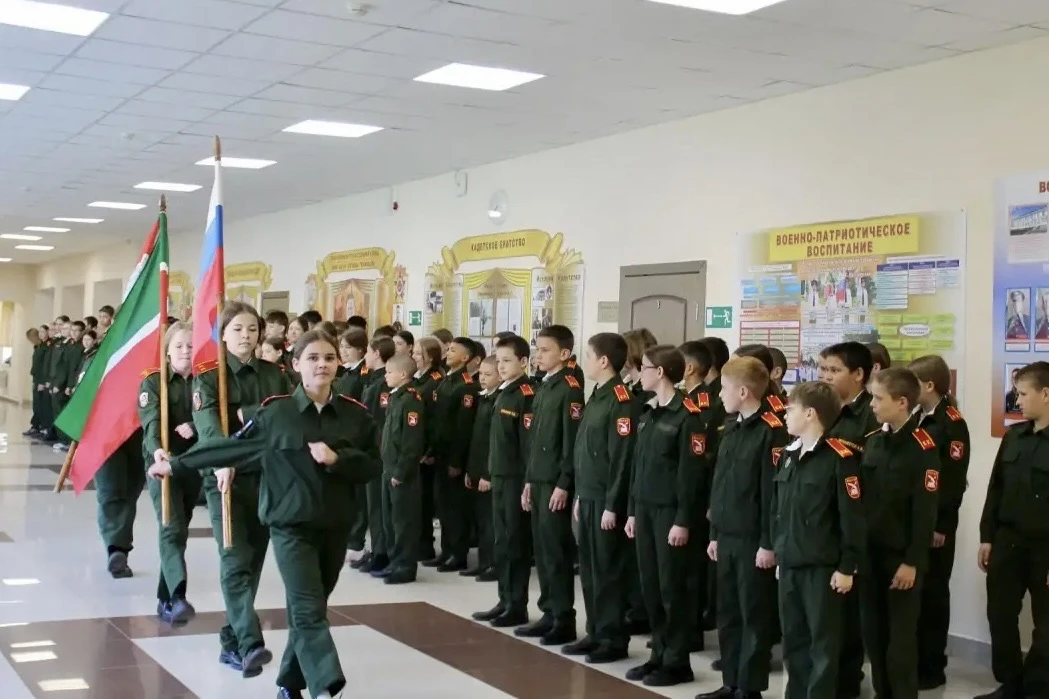 🇷🇺18 мая 2026 года перед началом занятий прошла торжественная церемония выноса государственных фла