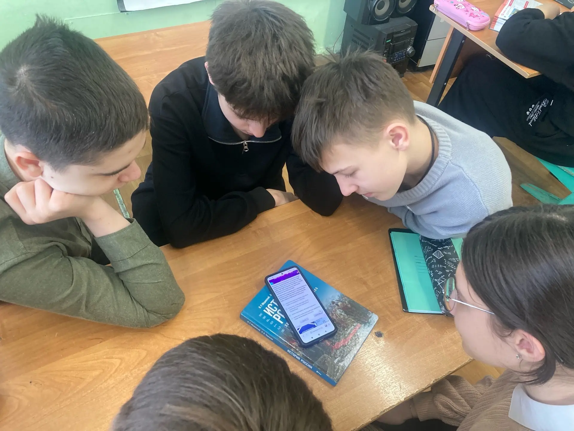 📱Сегодня команды обучающихся 7 «Б», 10 и 11 классов приняли участие в дистанционной викторине «Забве