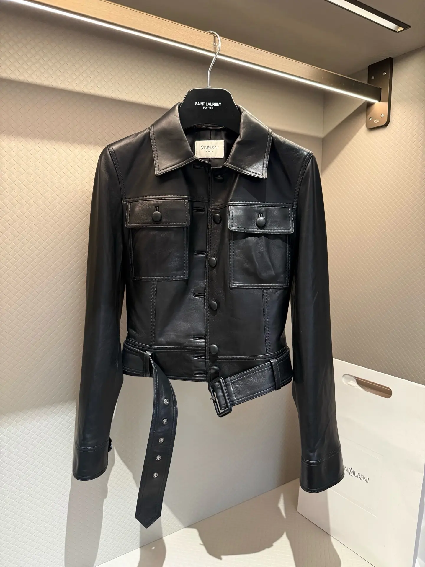Куртка Ysl (original quality)
#ysl 
Полный комплект бутика 🩵