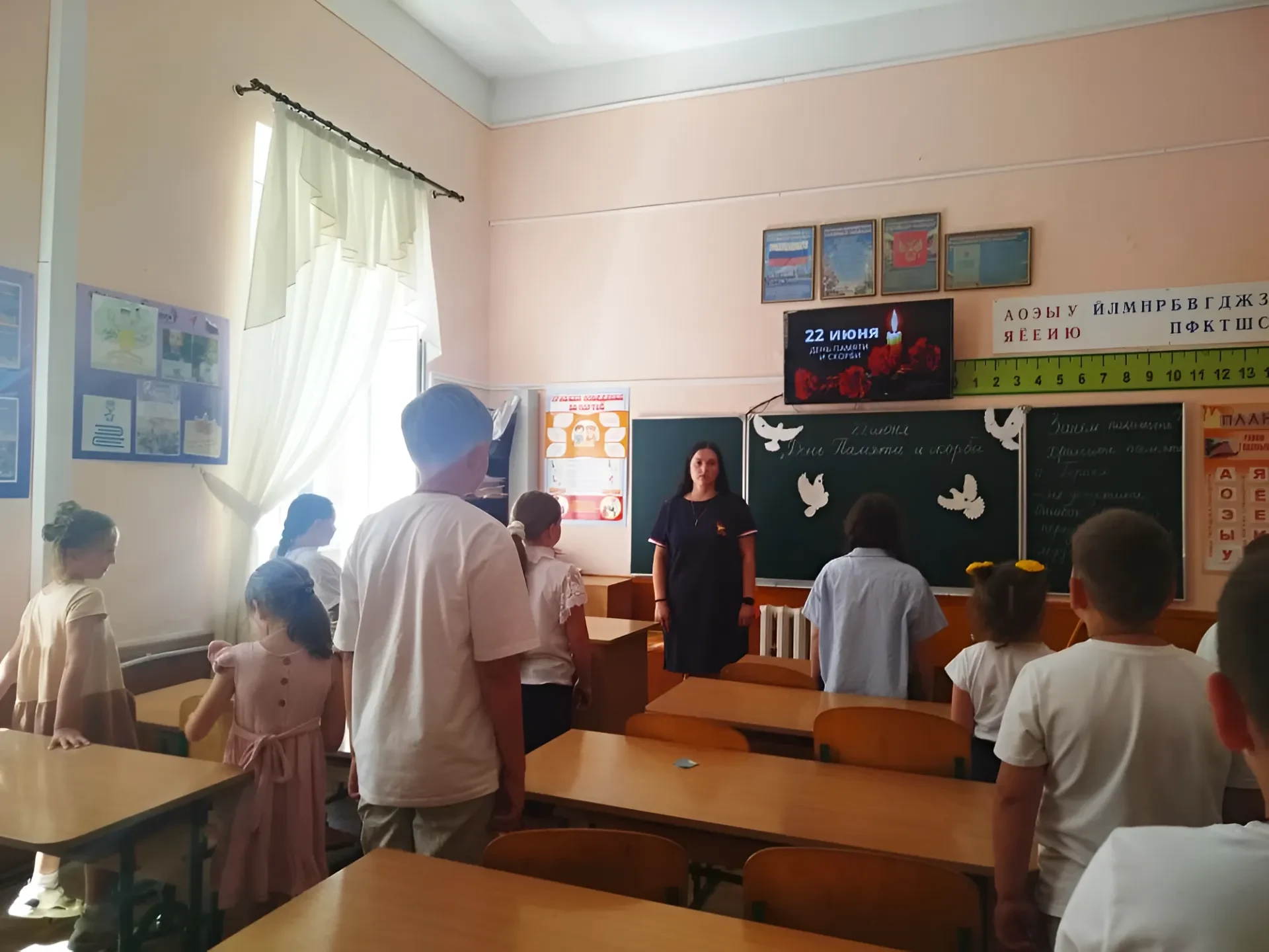 🕯Тишина, которая говорит громче слов

Сегодня воспитанники школьного лагеря МБОУ «Школа №19 им. С.Н