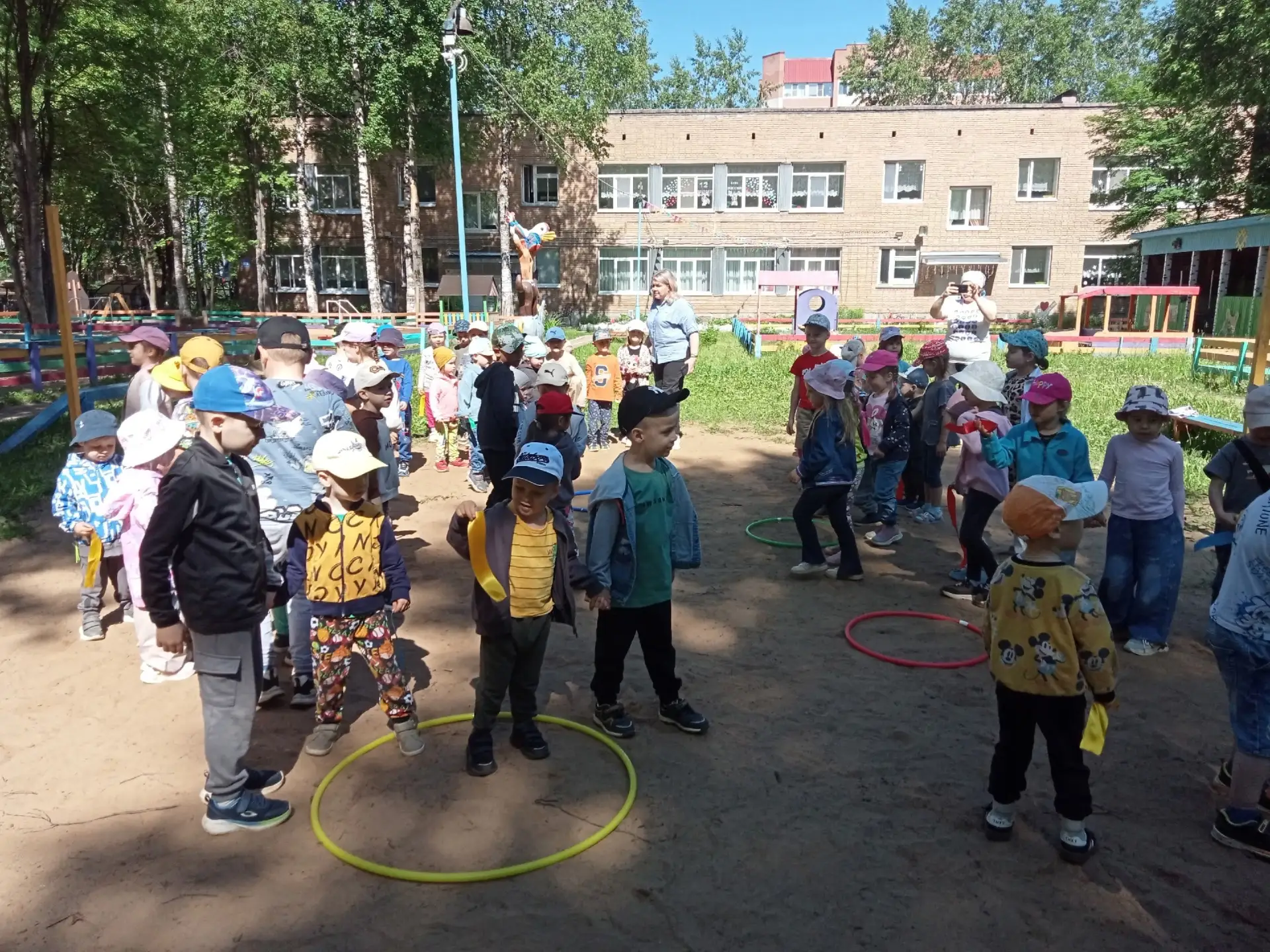 🎨 Сегодня творчество витало в воздухе, погружая ребят в настоящую атмосферу праздника и фантазии! Р