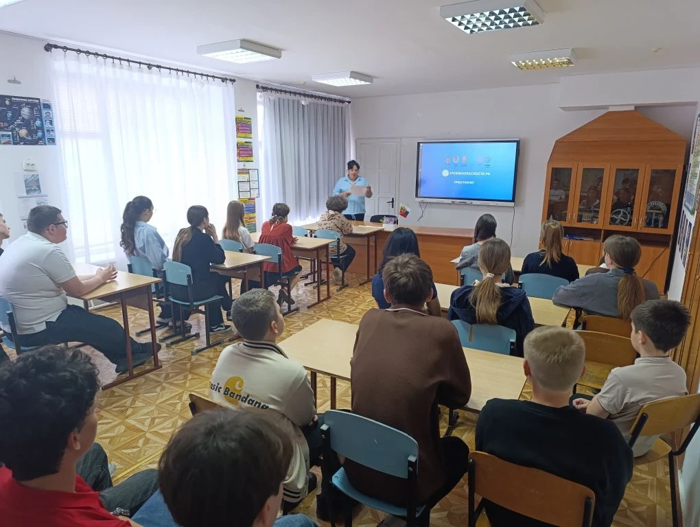 В ГБУ ОО ЗО "Спасская СОШ № 15 " МР для обучающихся 5-11 классов проведен классный час «Внимание, де