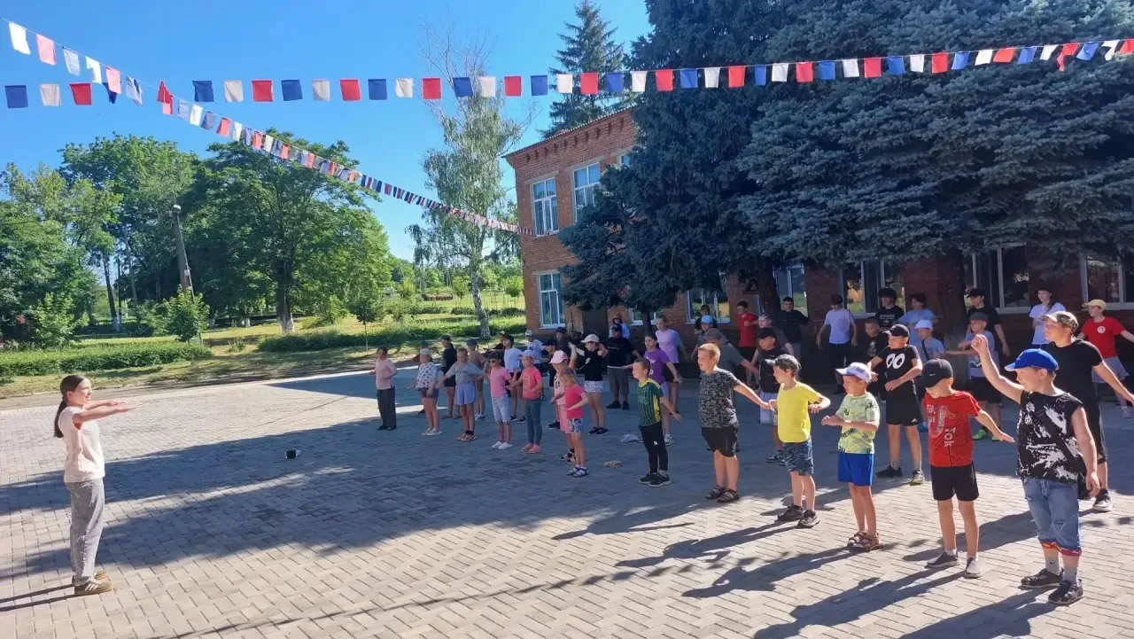 🎶Солнечное утро, громкая музыка и заряд бодрости на весь день! 
☀️Сегодняшний день в нашем пришколь