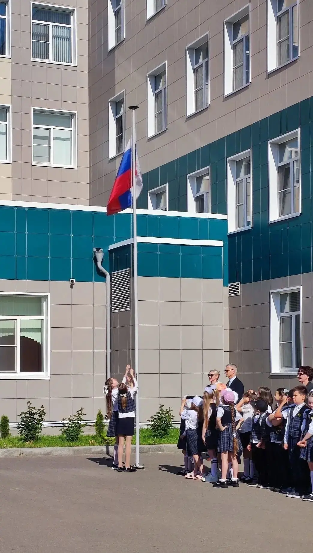 Последний звонок 2026: Прощание с учебным годом для 2-8 и 10 классов! Сегодня, 25 мая 2026 года, для