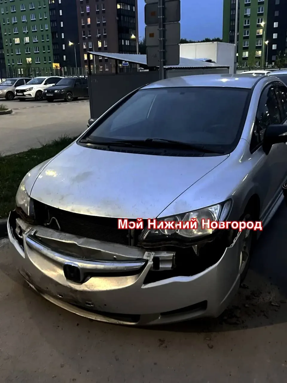 🚨 Трагедия в Нижнем Новгороде: водитель умер за рулем в ЖК «Торпедо»  У мужчины случился инсульт во 