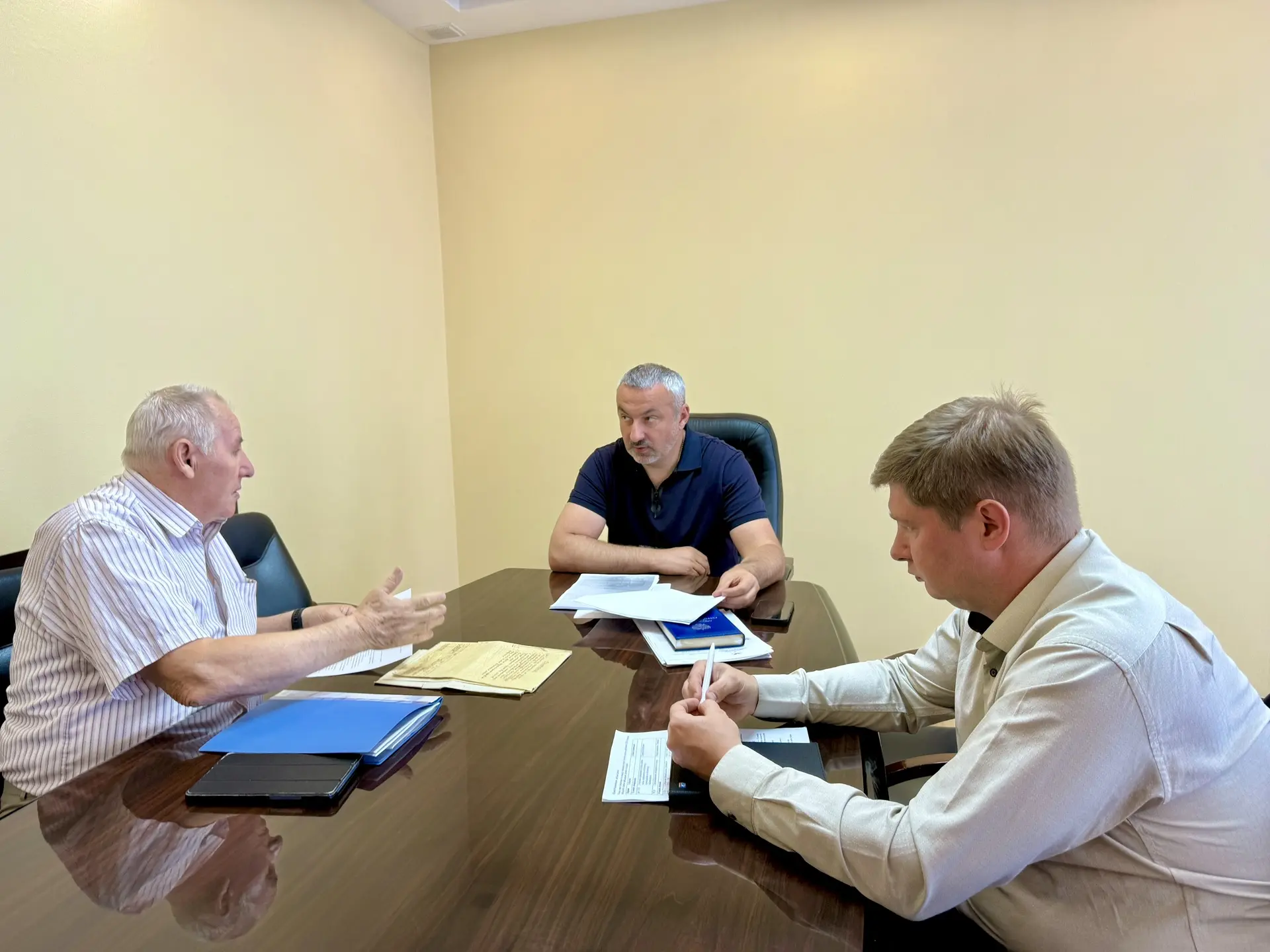 Дорогие друзья !

В апреле ко мне обращались жители микрорайона Восточный. Сегодня встретился с акти