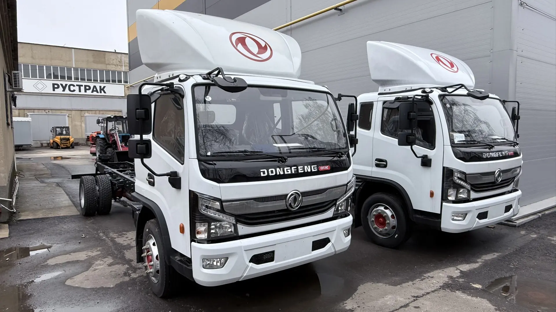 В наличии шасси Dong Feng 120 и 80.