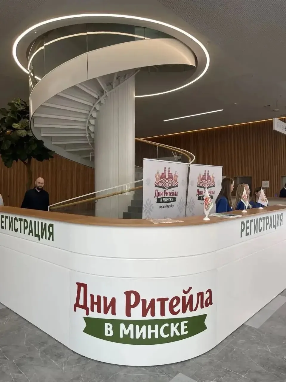 🍷 Вина Захарьина в Минске: Терруар прибыл

Исторический момент. Сегодня на площадке Дней ритейла в 
