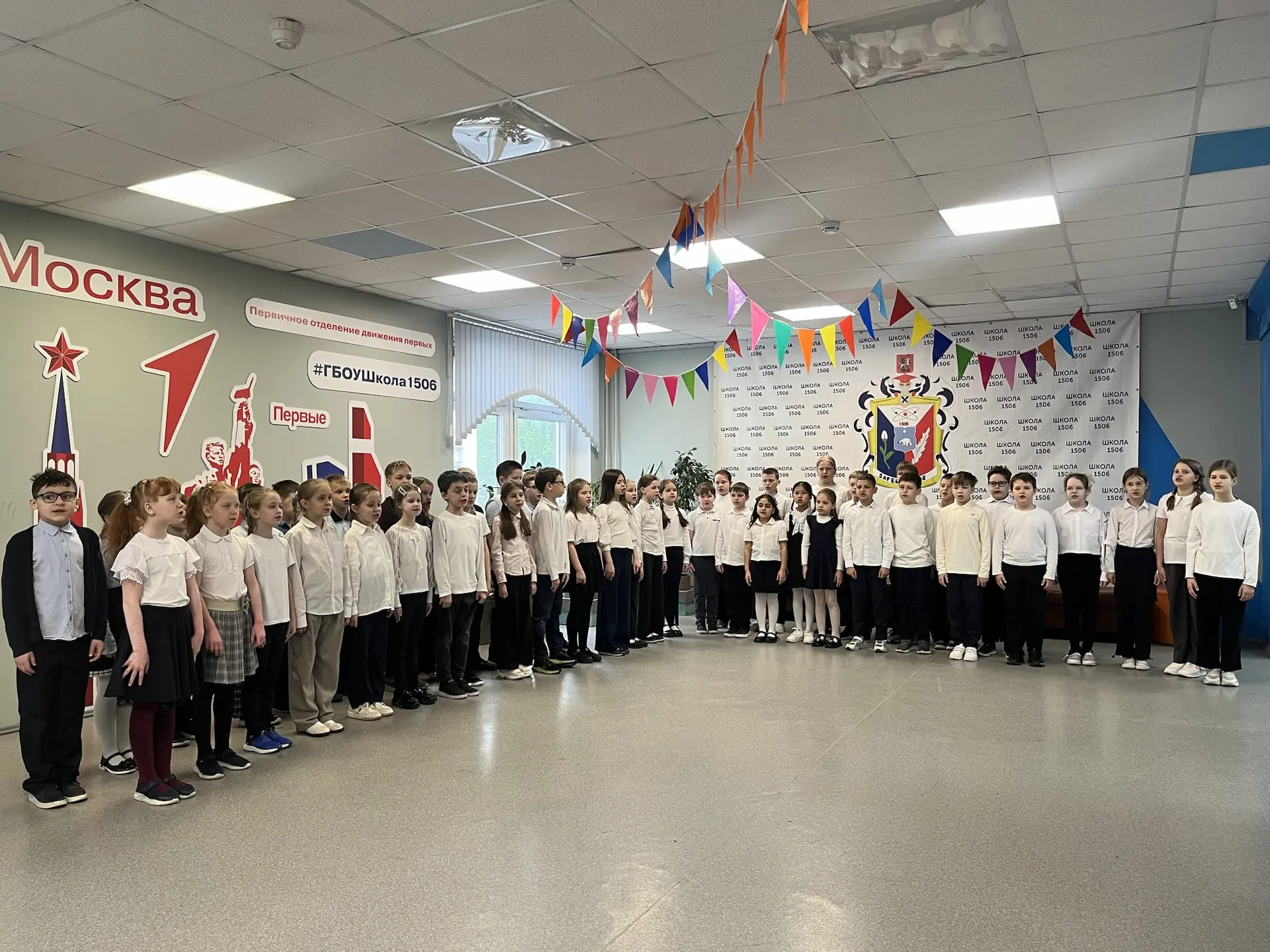 🇷🇺Новую рабочую неделю после праздничных выходных мы начинаем с торжественной церемонии поднятия гос