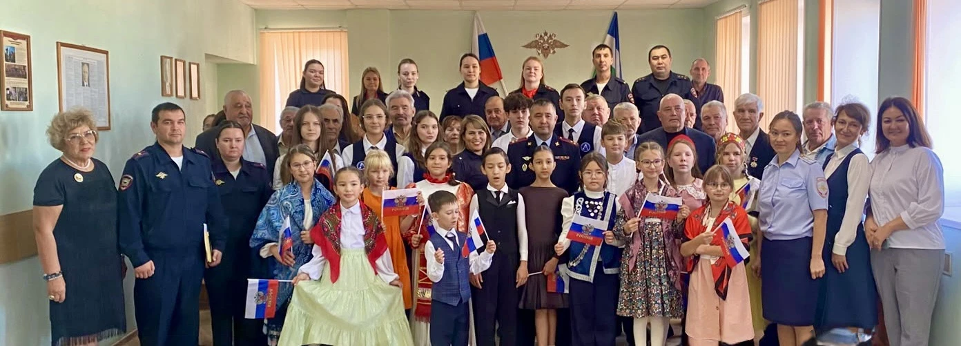 💫 Сегодня ученики Центра образования №164 устроили праздничный концерт для ветеранов М...