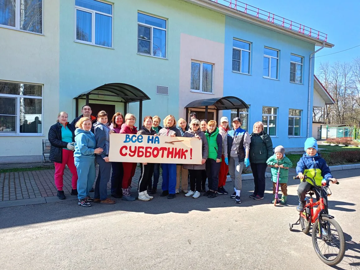 ✨Сегодня на территории дошкольного отделения «Калинка-2» состоялся общегородской субботник, который 
