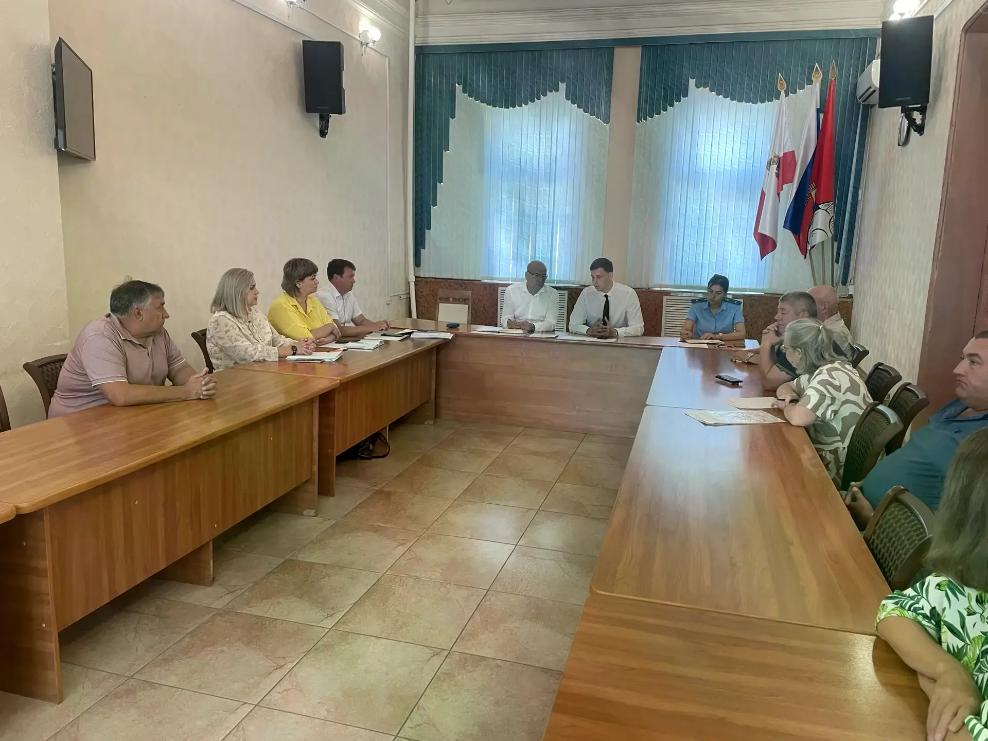 В администрации Петровского муниципального района состоялось рабочее совещание

4 августа 2026 года 