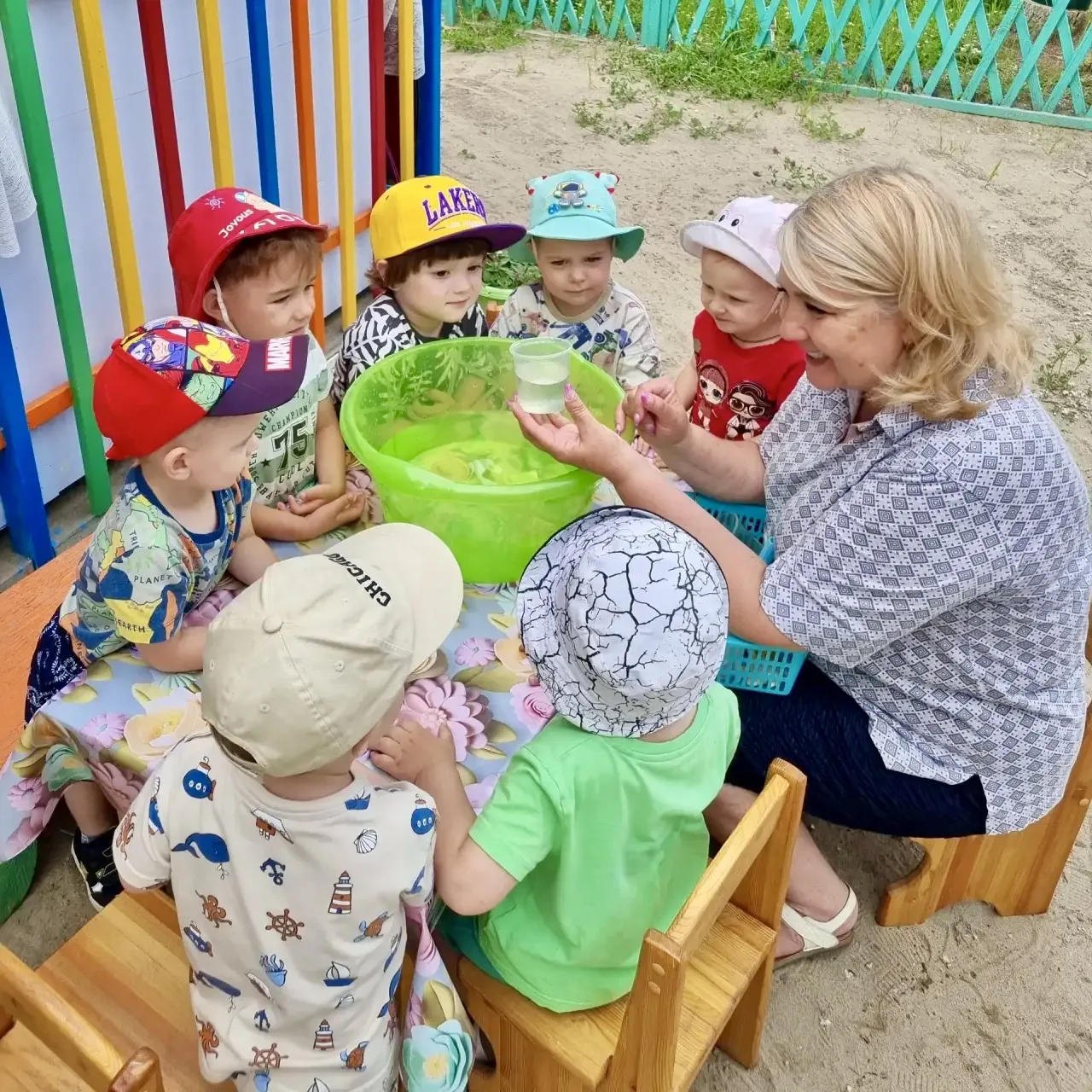 Здравствуйте, уважаемые родители и гости! 🐬

✨ В группе "Солнышко" самое интересное происходит прям