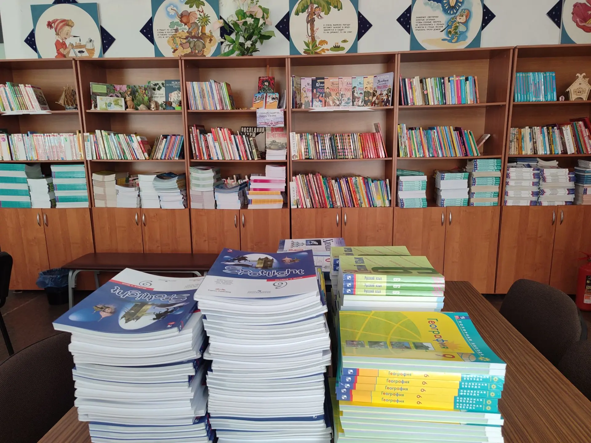 Лето в разгаре, а мы уже готовимся к новому учебному году! ☀️📚

Дорогие ученики, родители и коллеги