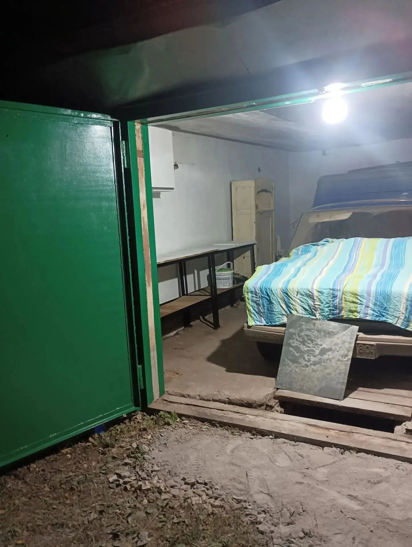 Донецк.Продам гараж в гаражном кооперативе       недалеко от рынка 'Маяк".В гараже  ест...