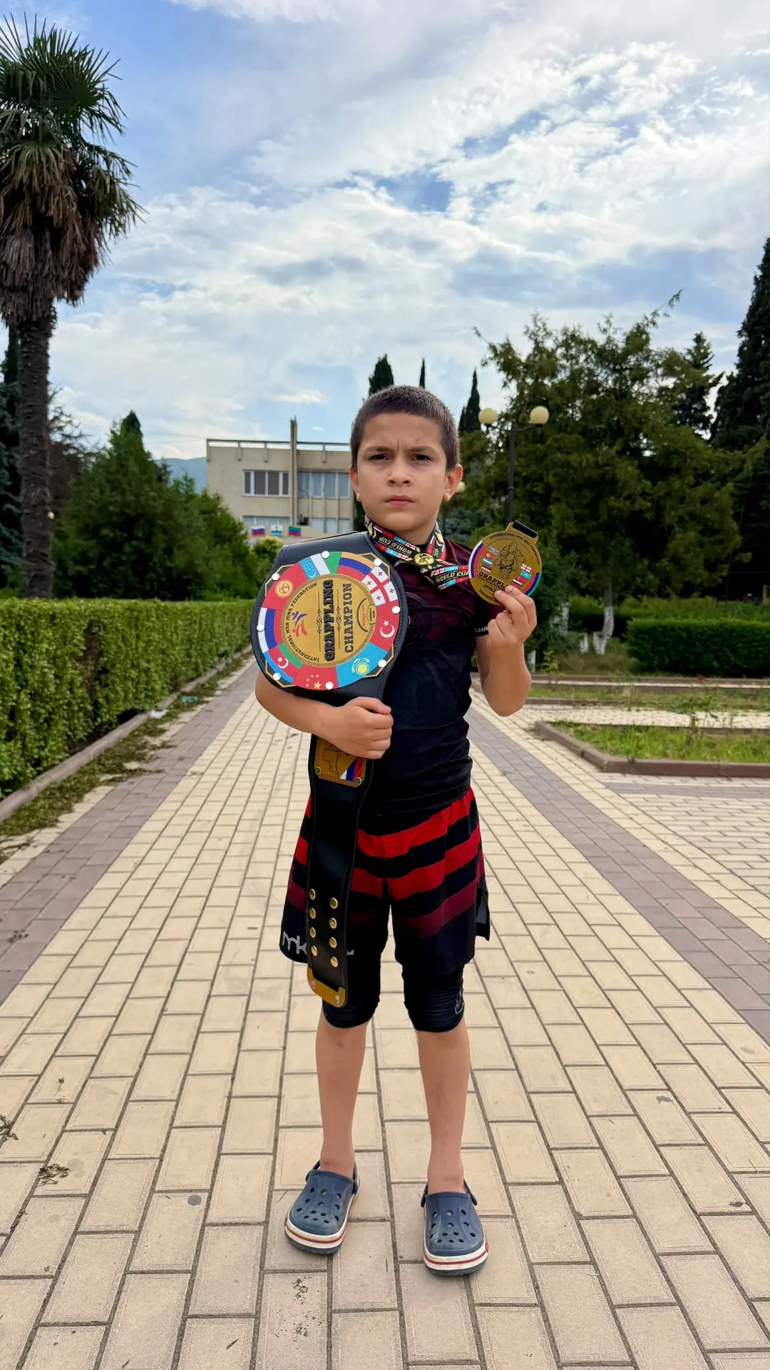🏃‍♂️🏃‍♀️🏋️ Билал Магдилаев из Буйнакска завоевал золотую медаль и чемпионский пояс н...