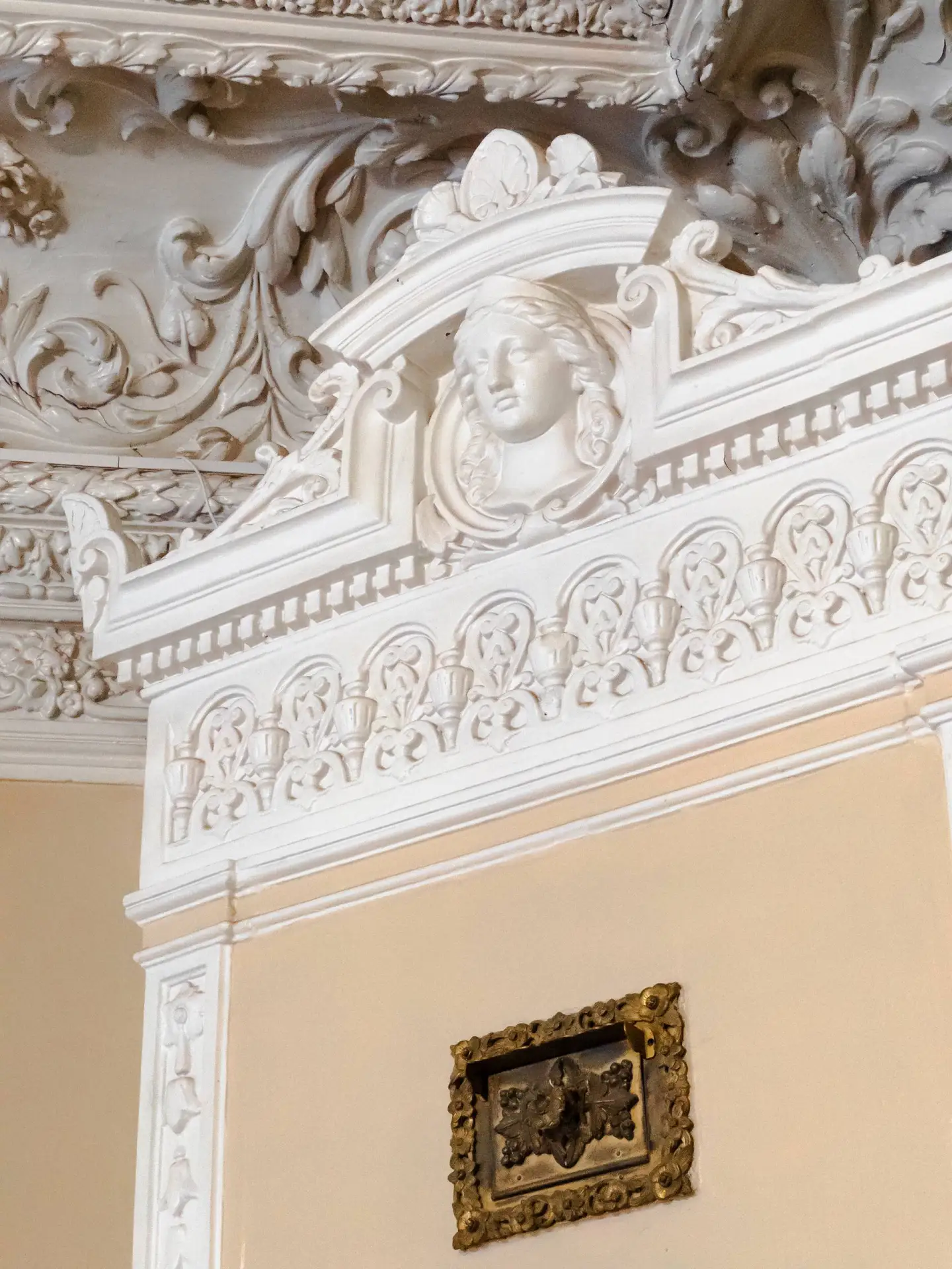 🏛 Роскошные интерьеры усадьбы Гомулина в Павлове — уже хотя бы ради них стоит зайти в исторический 