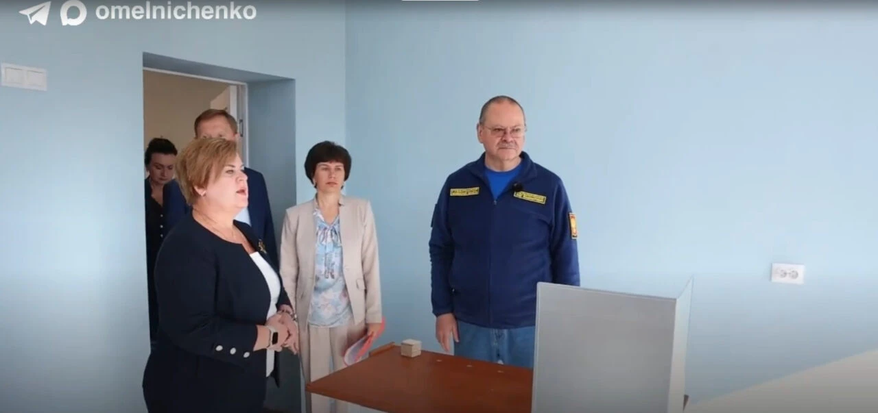 Олег Мельниченко осмотрел обновленную школу в селе Кижеватово