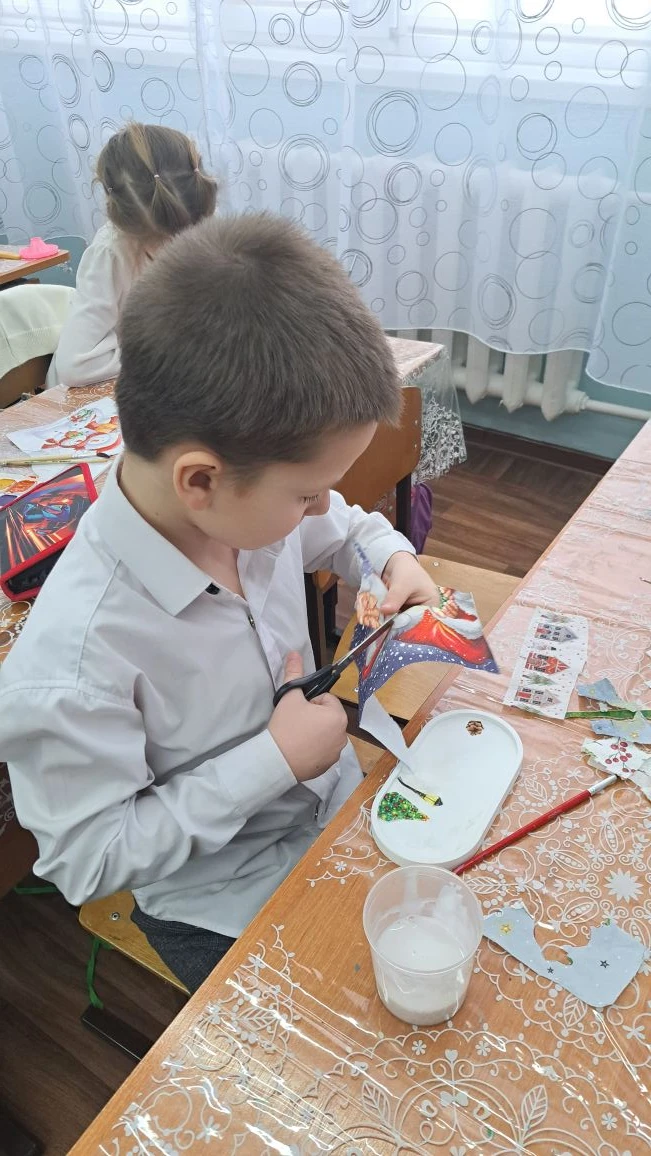 ✨ Творчество, согретое любовью: мастер-класс от наших супер-мам! В День многодетной семьи в 1-Б клас