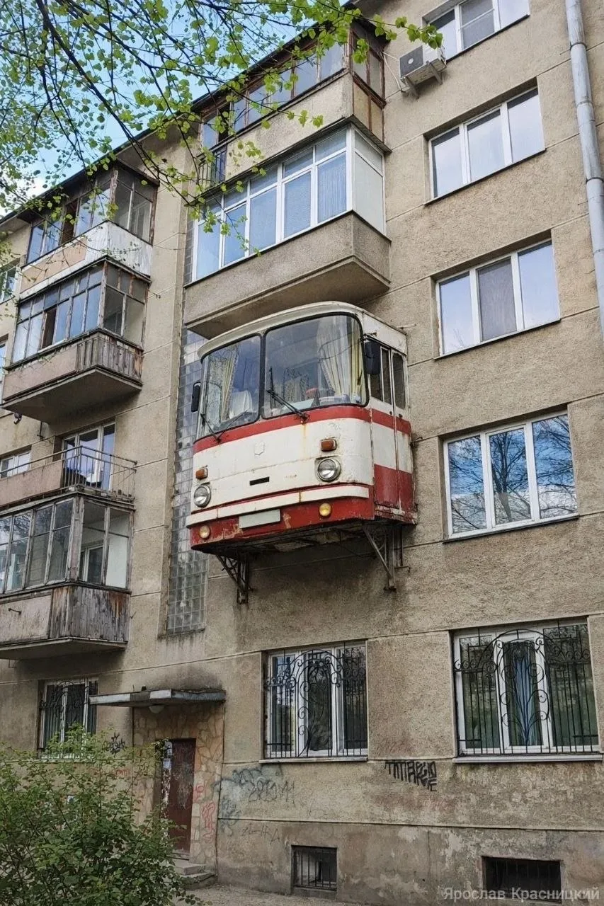 Передаем за проезд.