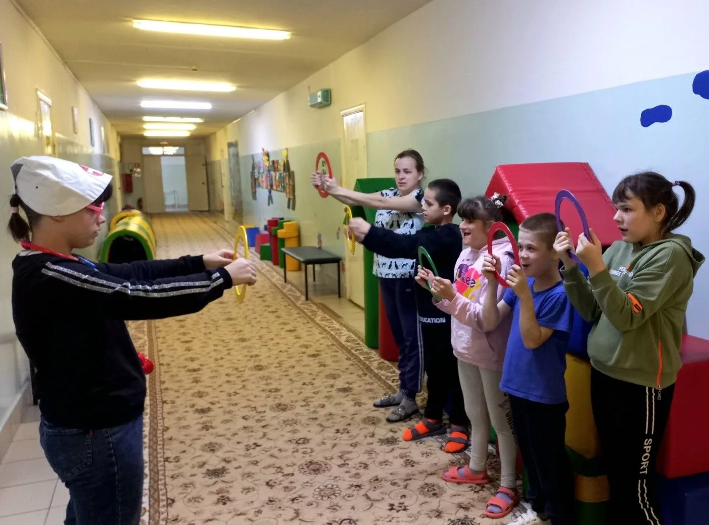 В детском доме "Мишутка" прошел настоящий праздник для самых энергичных и находчивых детей.
Началось