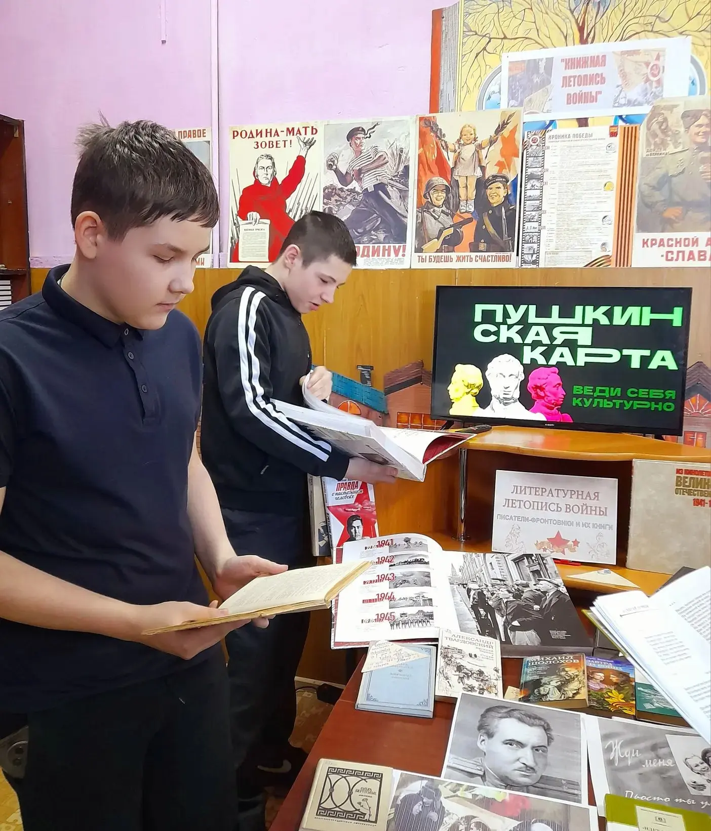 Художественная летопись войны  📍7 апреля ученики 8 "Б" класса (классный руководитель Ионат Е. В.) ст