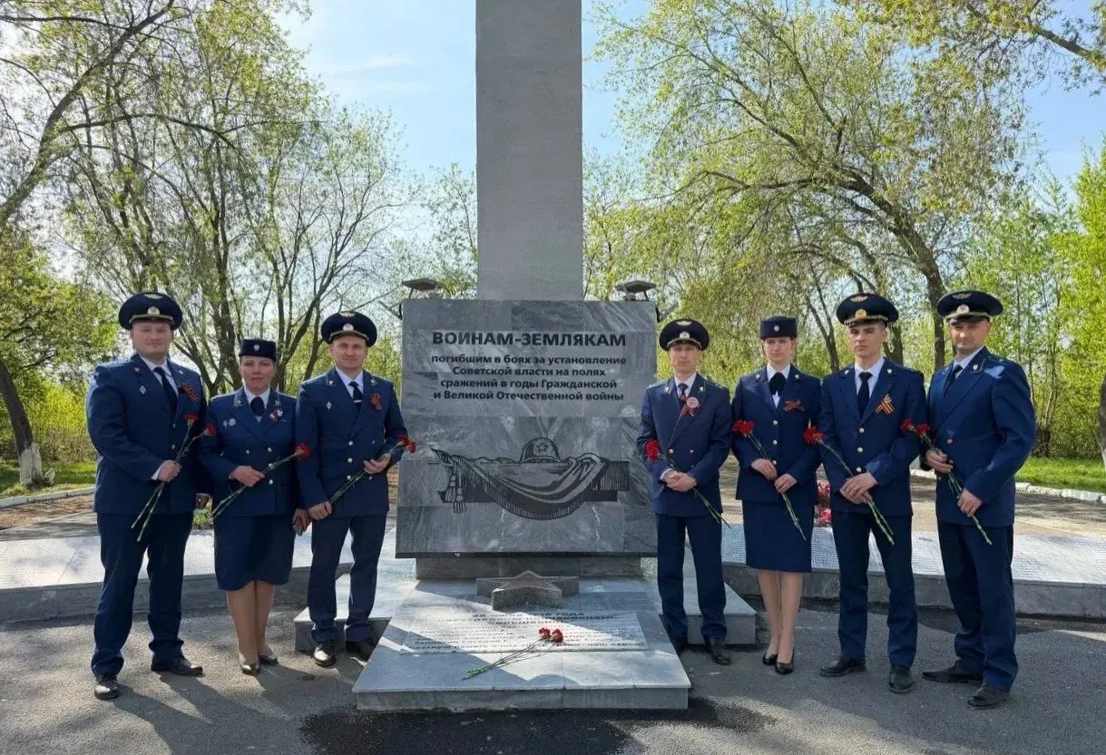 Богдановичский городской прокурор Илья Щипанов поздравил участников Великой Отечественной войны с Дн