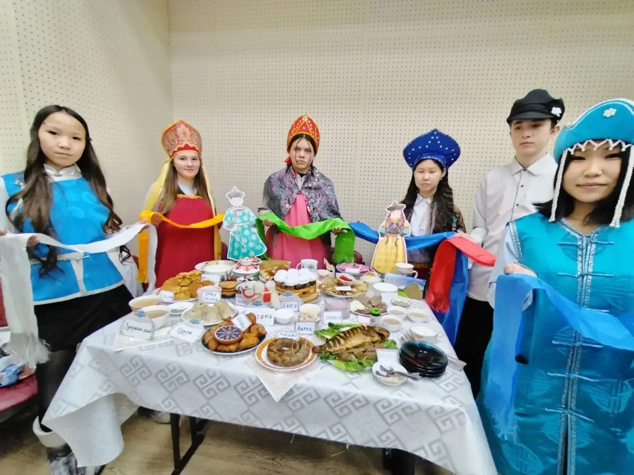 В дни празднования Праздника Белого месяца в Сотниковской школе прошел Фестиваль районов Республики 