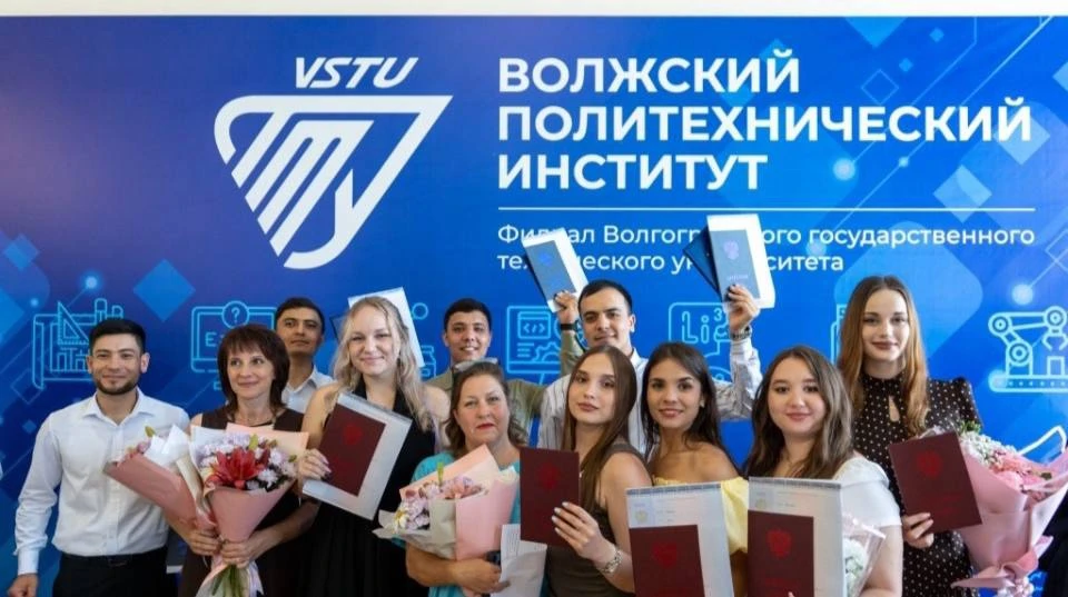 💙 Выпускникам ВПИ (филиала) ВолгГТУ вручили дипломы
