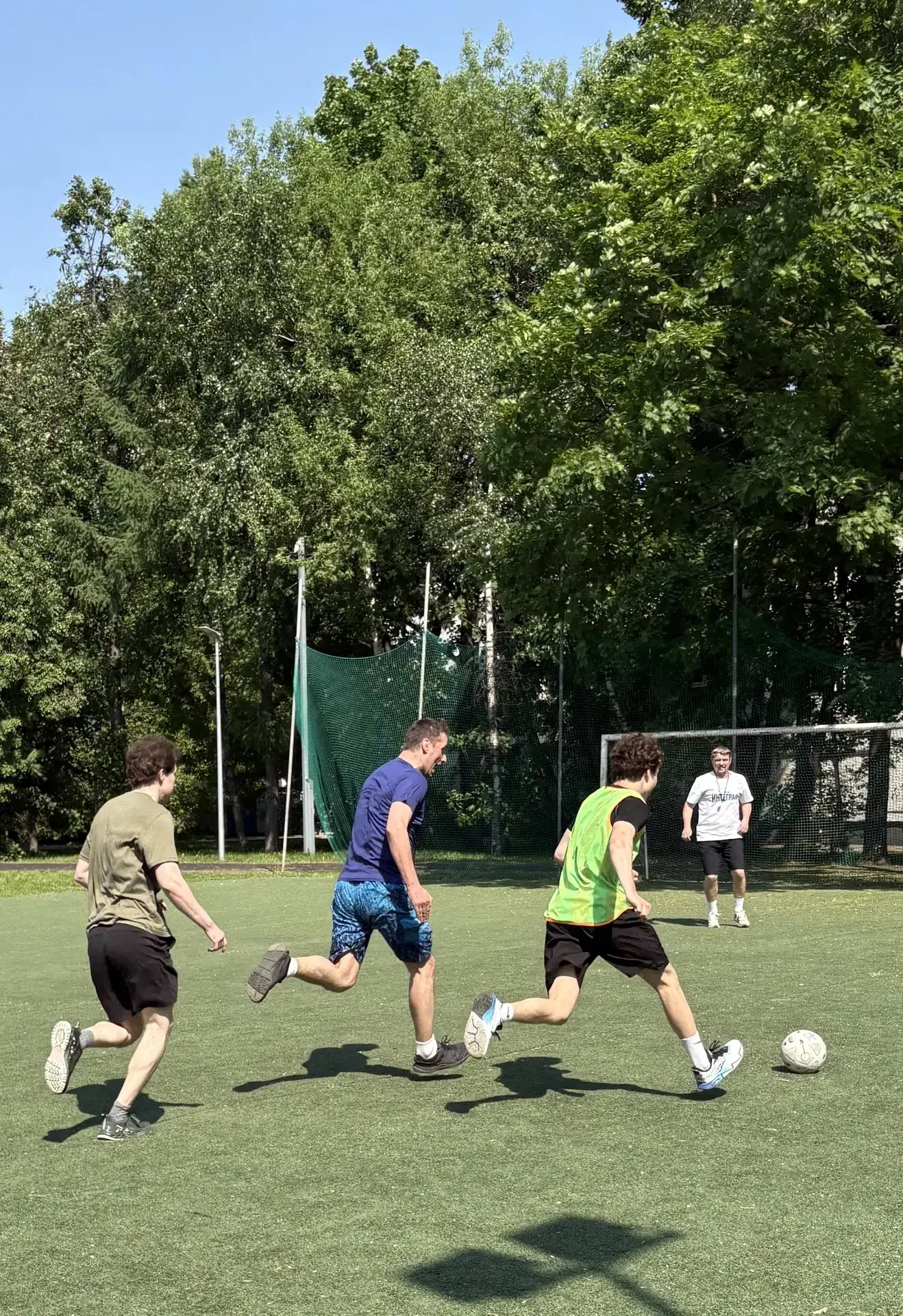Одиннадцатиклассники против учителей — матч, которого ждали все ⚽  В школе состоялся яркий и долгожд